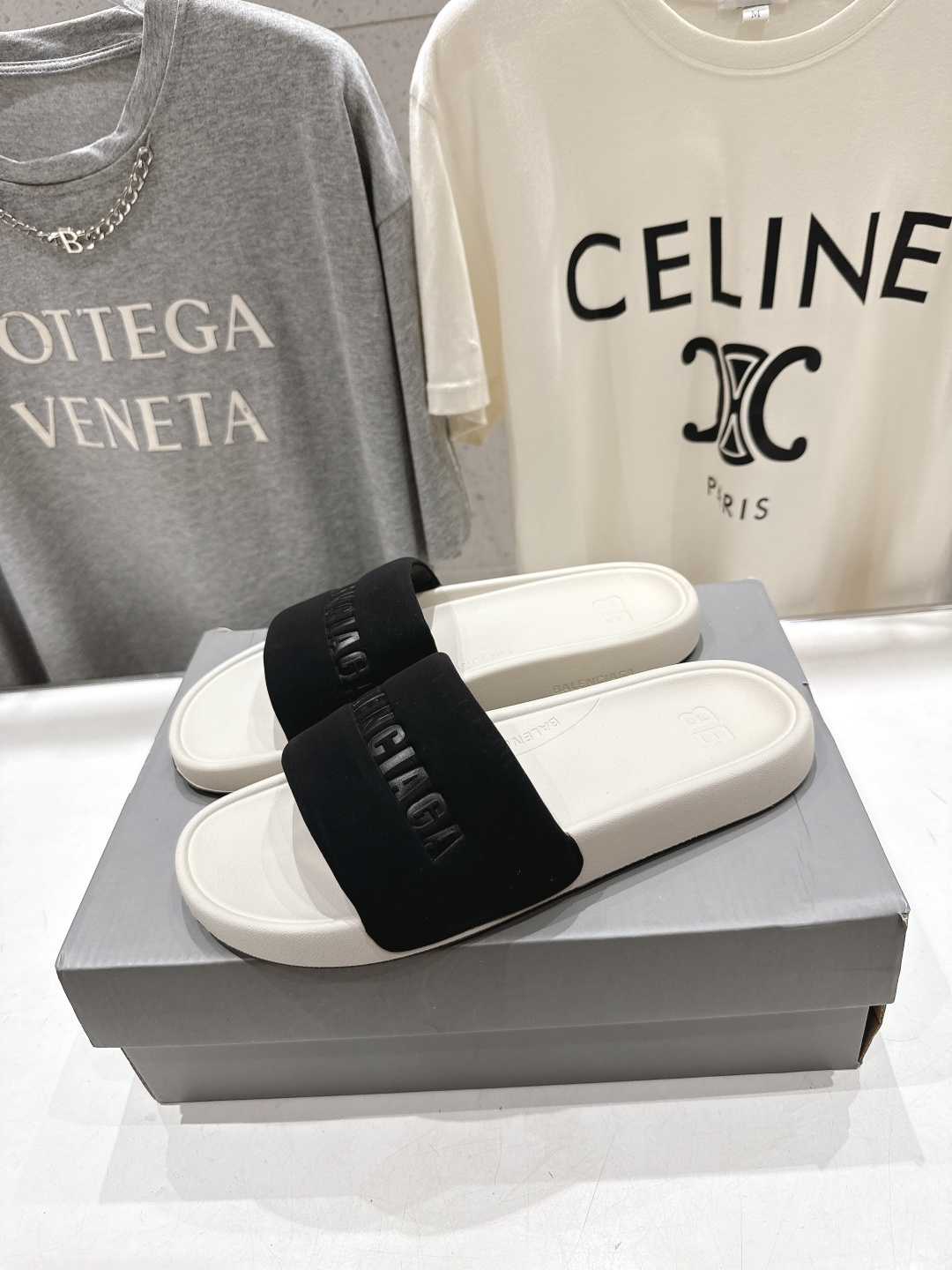 高版本出厂 Balenciaga* 巴黎世家F036 2026ss夏季新款平底沙滩拖鞋～高级感满满当当！