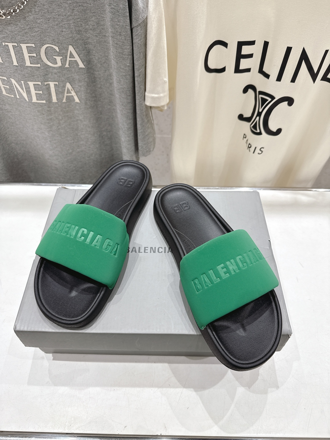 高版本出厂 Balenciaga* 巴黎世家F036 2026ss夏季新款平底沙滩拖鞋～高级感满满当当！