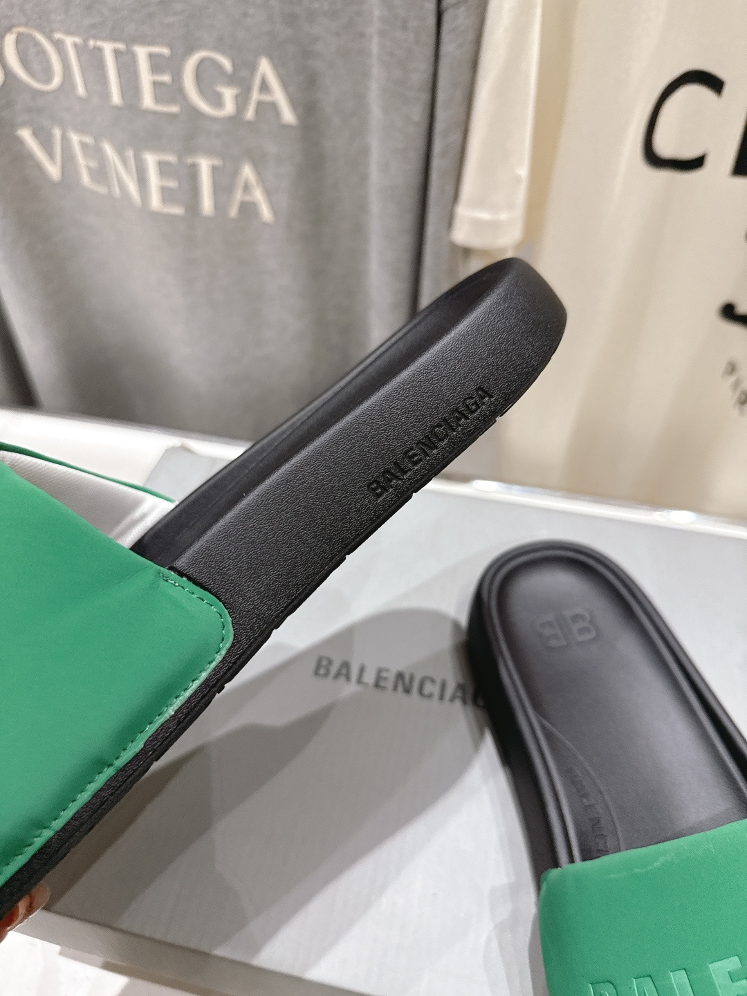 高版本出厂 Balenciaga* 巴黎世家F036 2026ss夏季新款平底沙滩拖鞋～高级感满满当当！