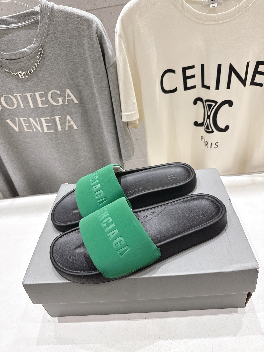 高版本出厂 Balenciaga* 巴黎世家F036 2026ss夏季新款平底沙滩拖鞋～高级感满满当当！