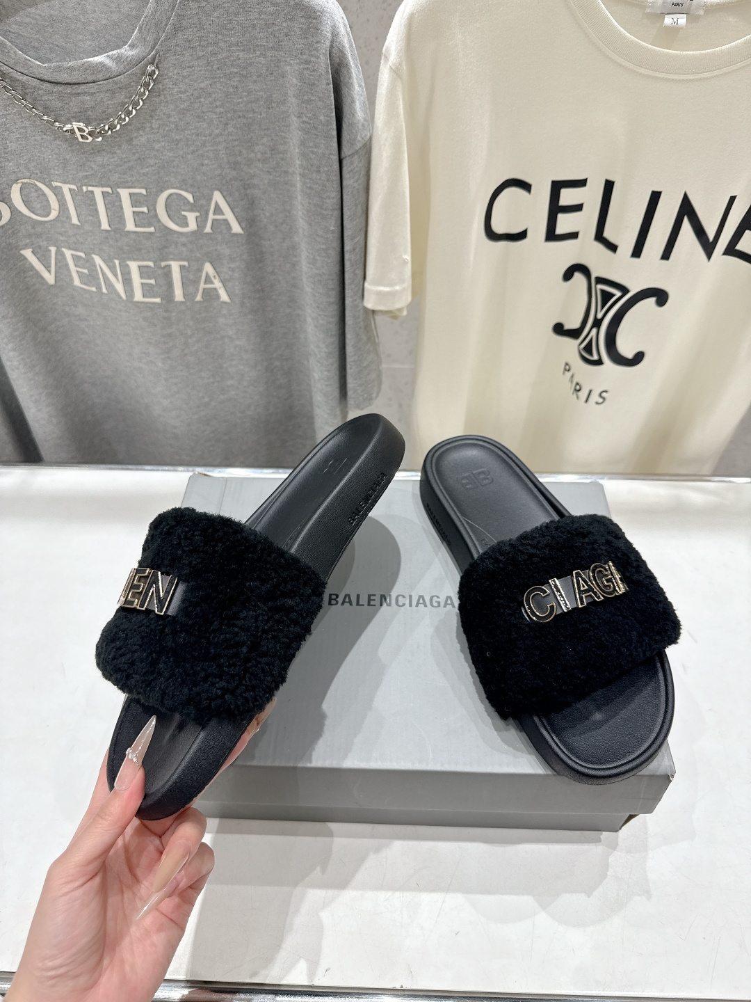 高版本出厂 Balenciaga* 巴黎世家F036 2026ss夏季新款平底沙滩拖鞋～高级感满满当当！