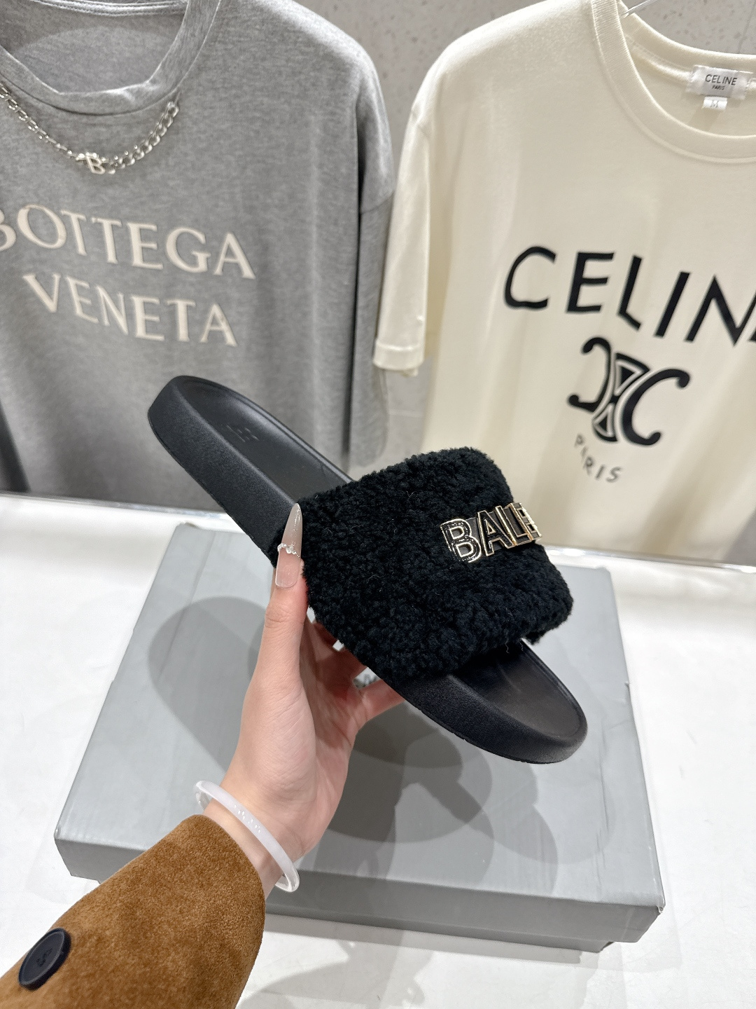 高版本出厂 Balenciaga* 巴黎世家F036 2026ss夏季新款平底沙滩拖鞋～高级感满满当当！