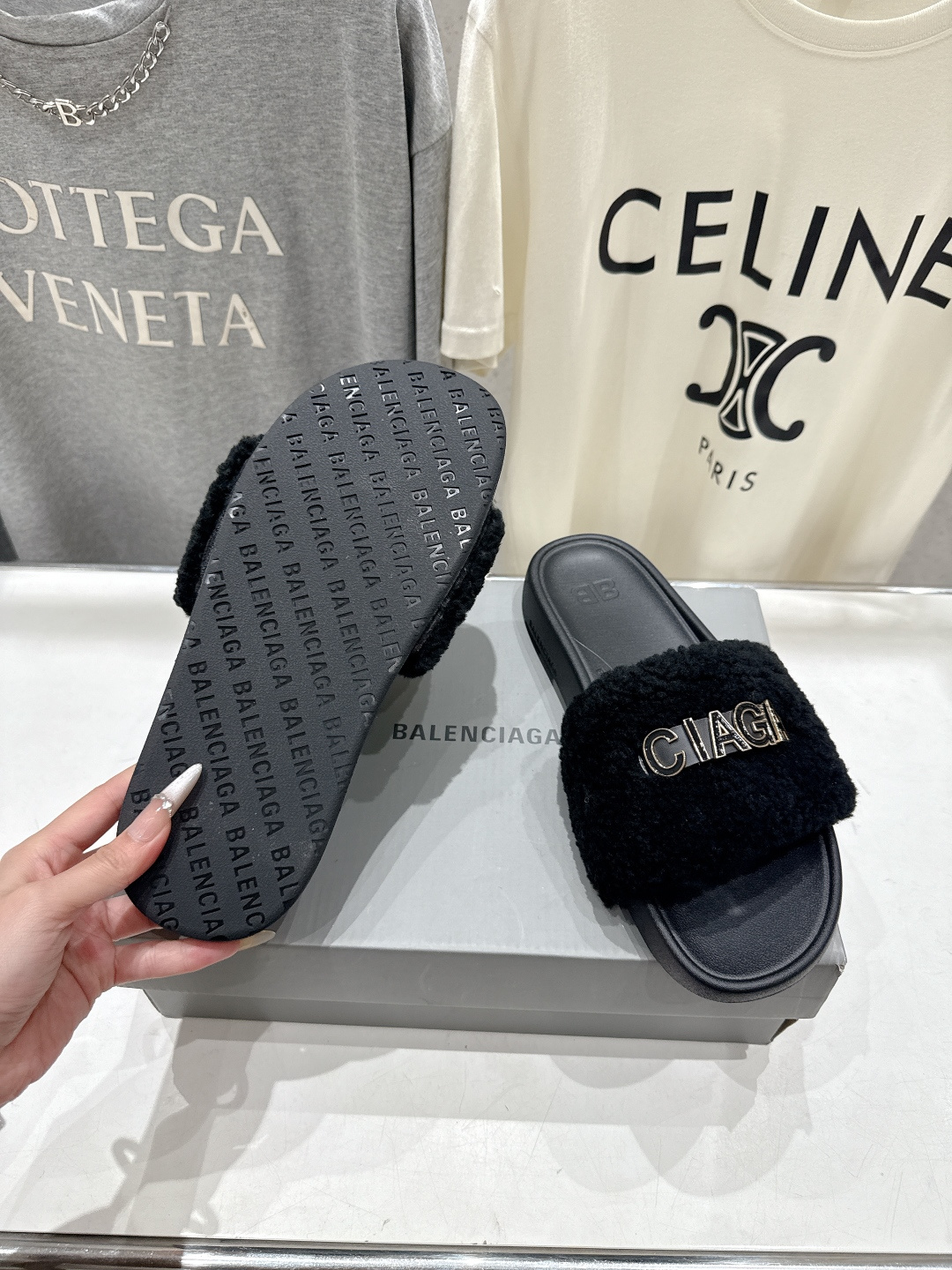 高版本出厂 Balenciaga* 巴黎世家F036 2026ss夏季新款平底沙滩拖鞋～高级感满满当当！