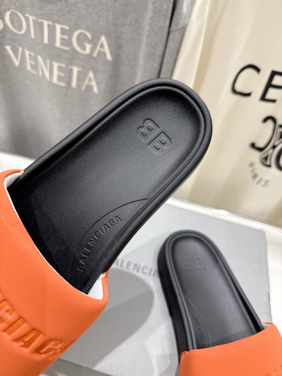 高版本出厂 Balenciaga* 巴黎世家F036 2026ss夏季新款平底沙滩拖鞋～高级感满满当当！