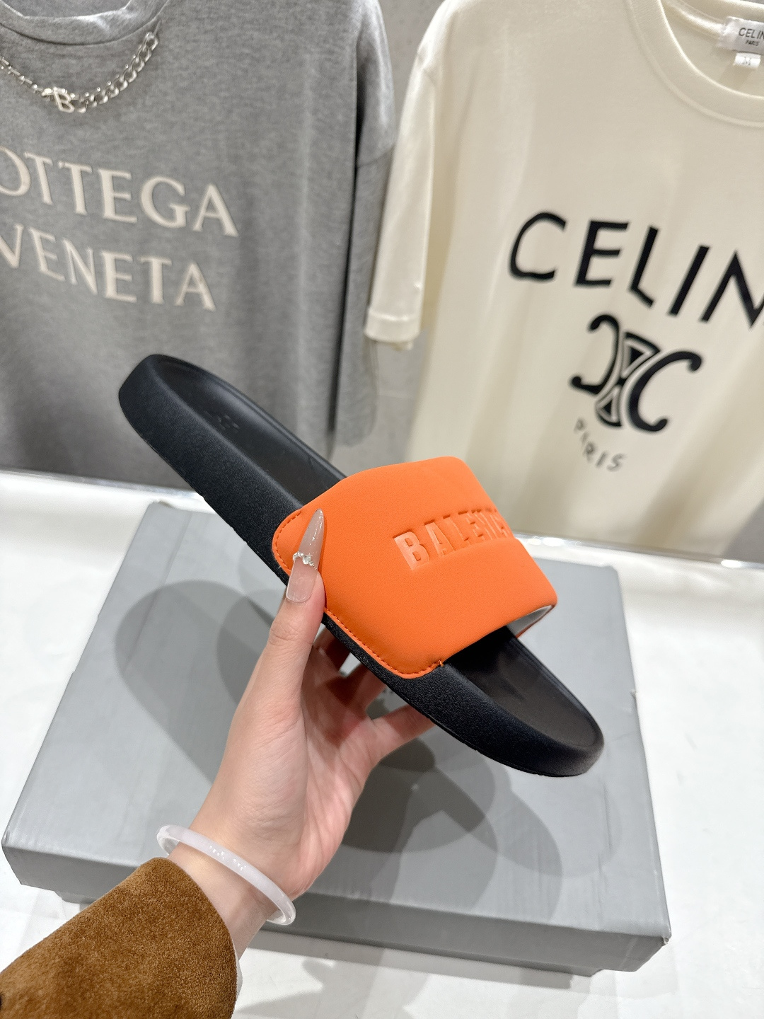 高版本出厂 Balenciaga* 巴黎世家F036 2026ss夏季新款平底沙滩拖鞋～高级感满满当当！