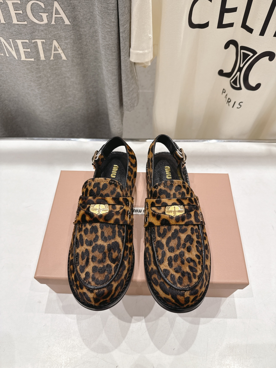 高版本出厂 MiuMiu/缪缪F049 2026ss春夏新款·幸运钱币系列后空半包乐福鞋凉鞋各路明星、小