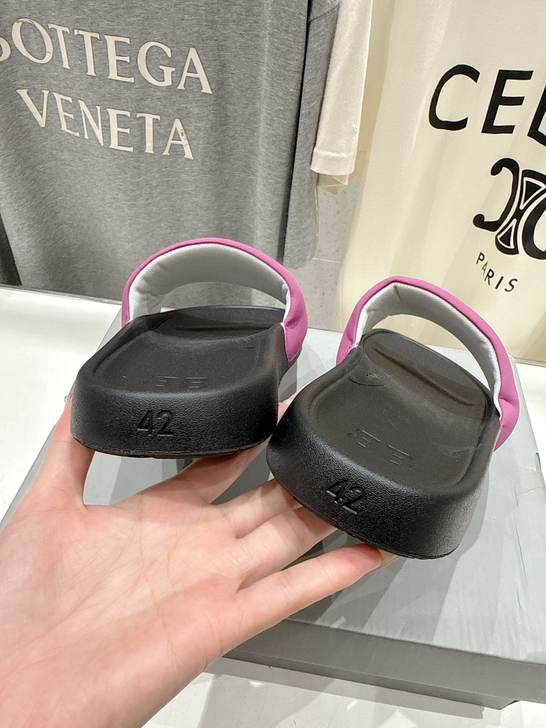 高版本出厂 Balenciaga* 巴黎世家F036 2026ss夏季新款平底沙滩拖鞋～高级感满满当当！