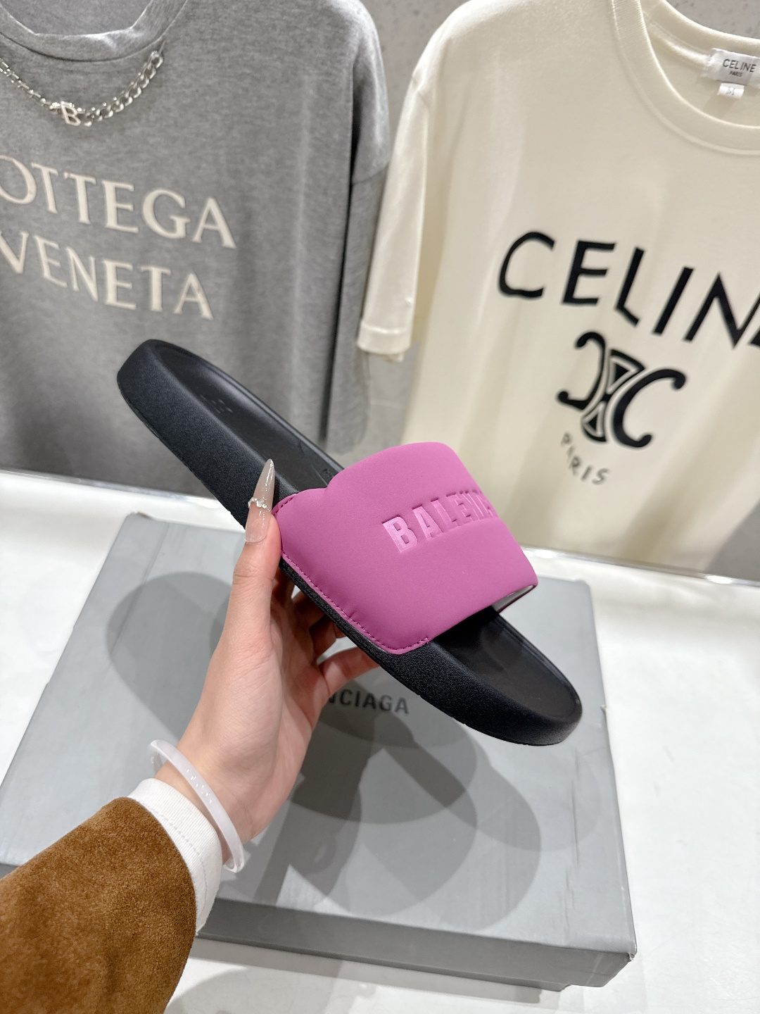 高版本出厂 Balenciaga* 巴黎世家F036 2026ss夏季新款平底沙滩拖鞋～高级感满满当当！