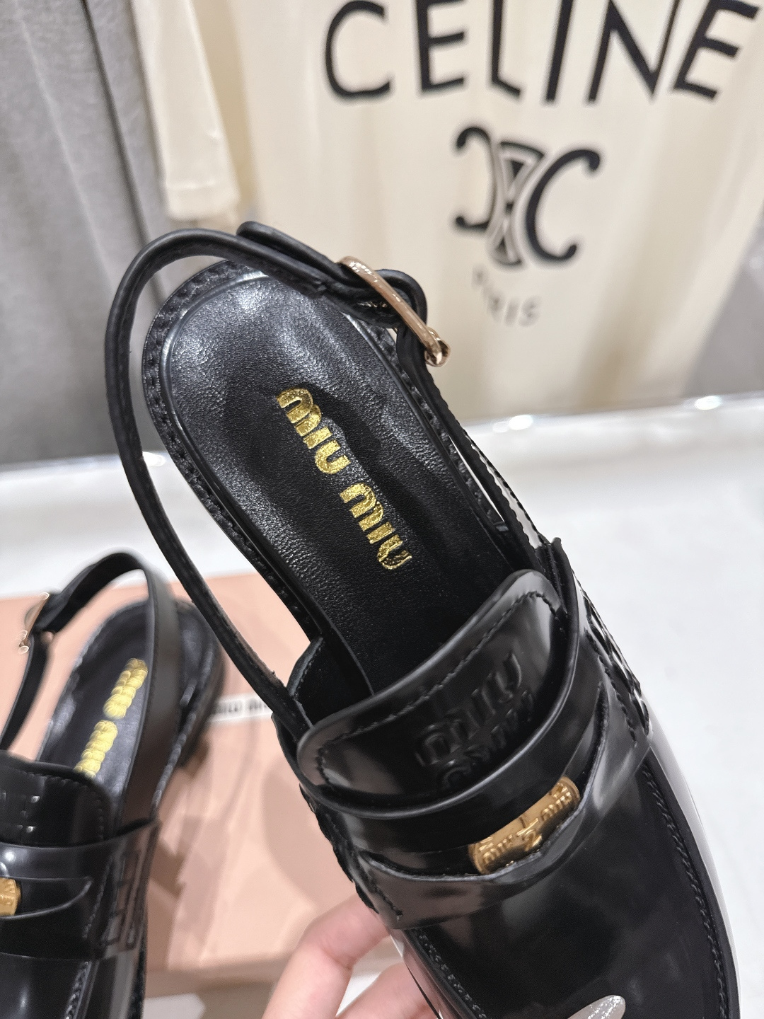 高版本出厂 MiuMiu/缪缪F049 2026ss春夏新款·幸运钱币系列后空半包乐福鞋凉鞋各路明星、小