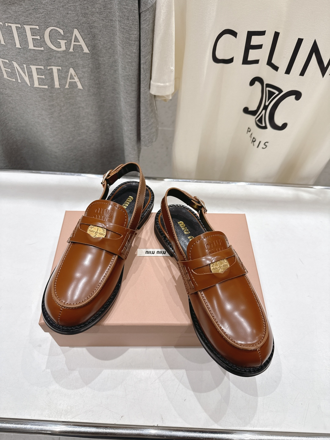 高版本出厂 MiuMiu/缪缪F049 2026ss春夏新款·幸运钱币系列后空半包乐福鞋凉鞋各路明星、小