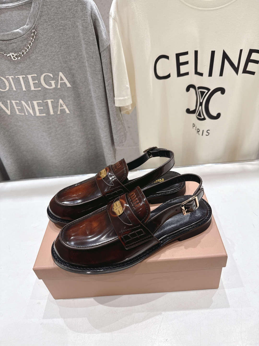 高版本出厂 MiuMiu/缪缪F049 2026ss春夏新款·幸运钱币系列后空半包乐福鞋凉鞋各路明星、小