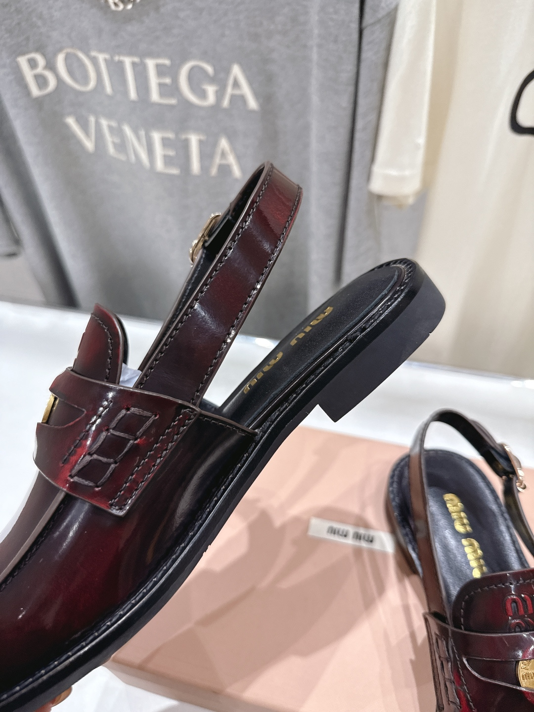 高版本出厂 MiuMiu/缪缪F049 2026ss春夏新款·幸运钱币系列后空半包乐福鞋凉鞋各路明星、小