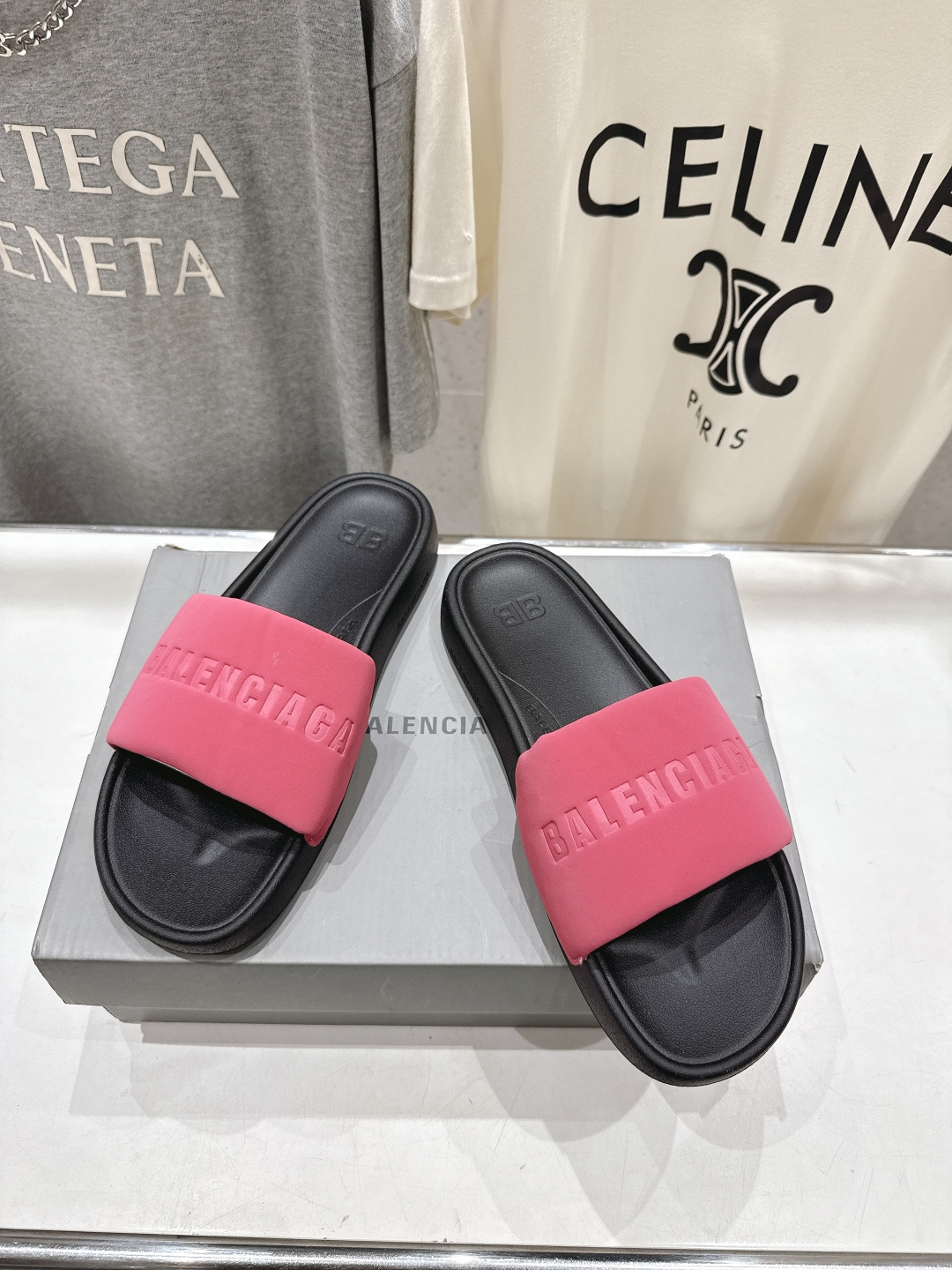 高版本出厂 Balenciaga* 巴黎世家F036 2026ss夏季新款平底沙滩拖鞋～高级感满满当当！