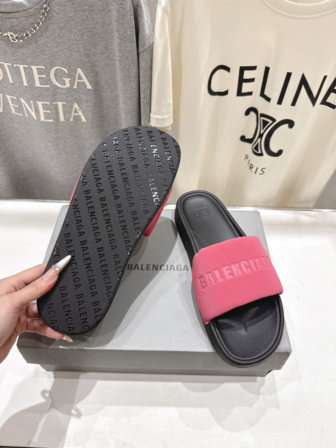 高版本出厂 Balenciaga* 巴黎世家F036 2026ss夏季新款平底沙滩拖鞋～高级感满满当当！