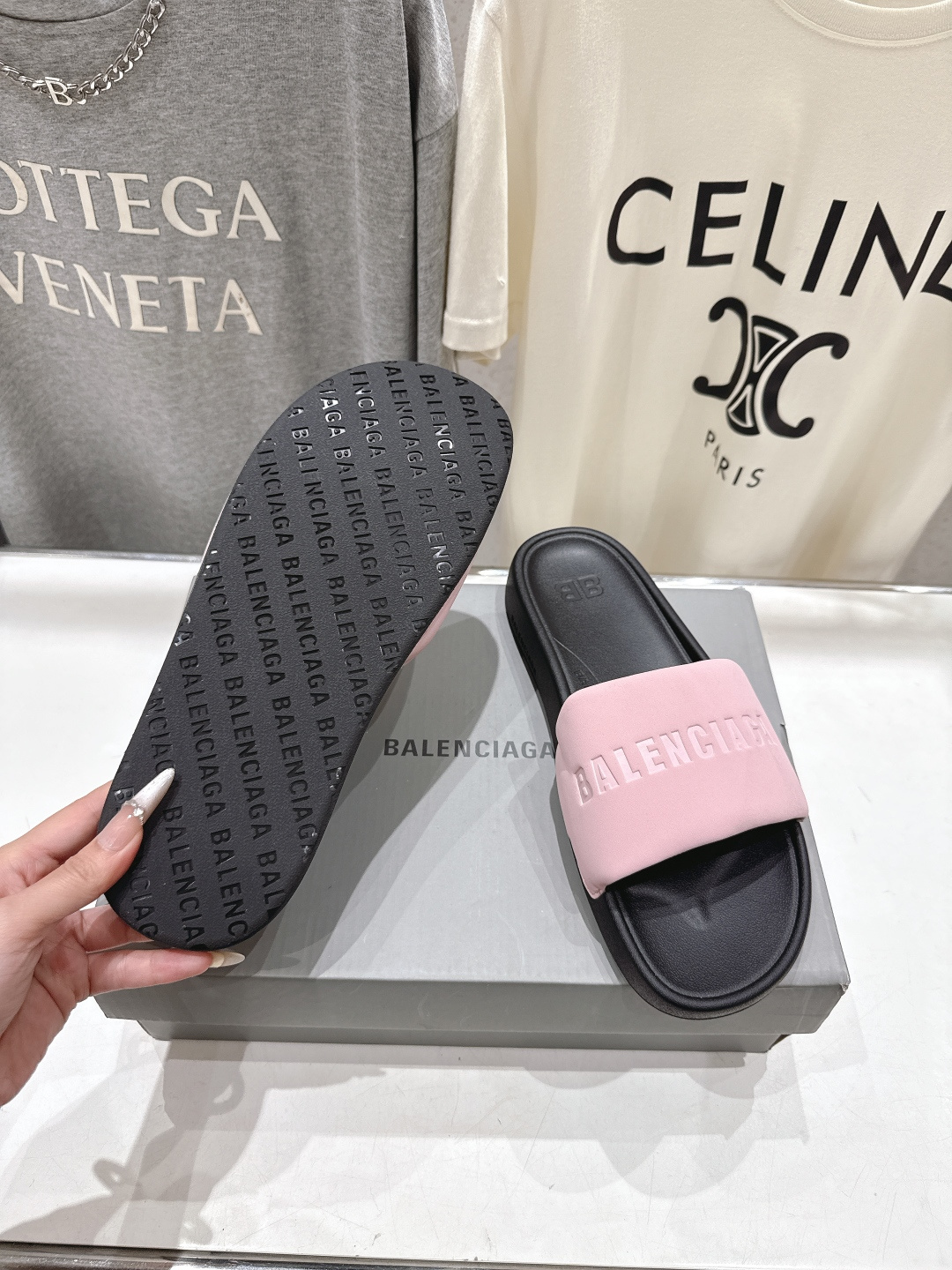 高版本出厂 Balenciaga* 巴黎世家F036 2026ss夏季新款平底沙滩拖鞋～高级感满满当当！