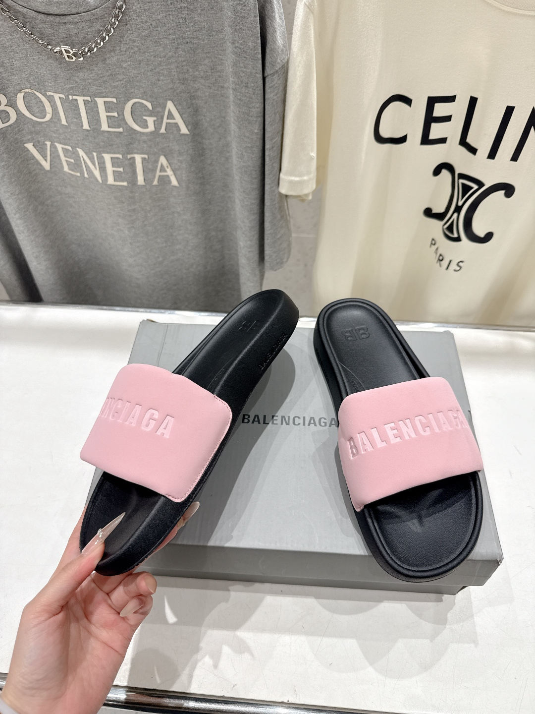 高版本出厂 Balenciaga* 巴黎世家F036 2026ss夏季新款平底沙滩拖鞋～高级感满满当当！