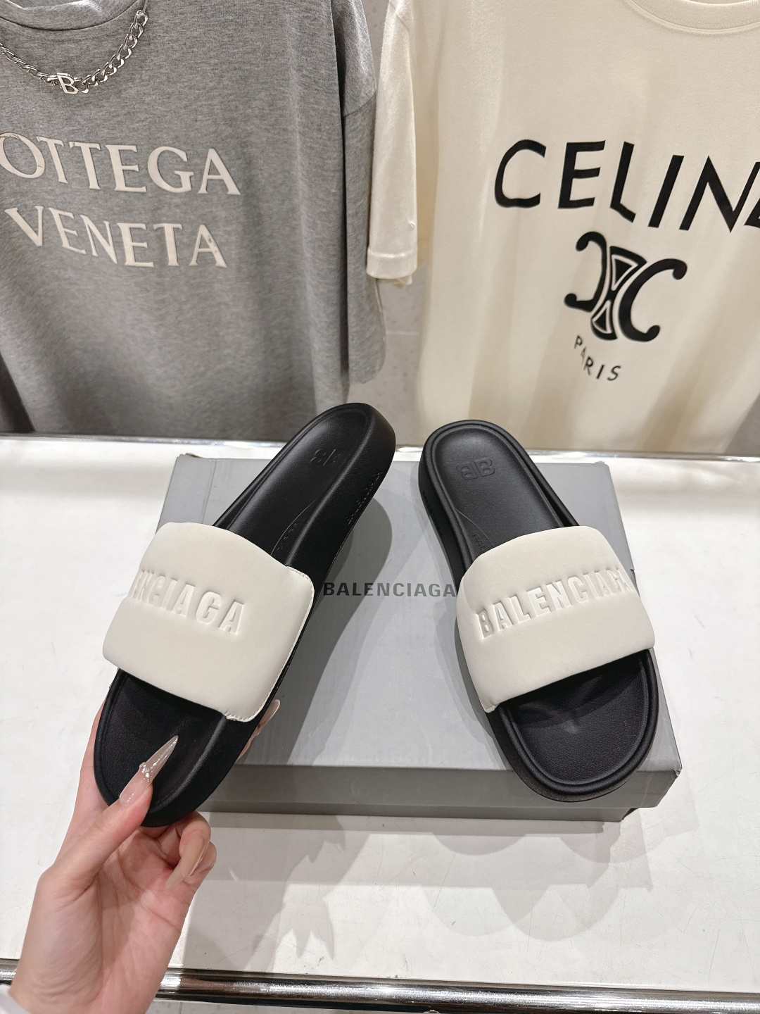 高版本出厂 Balenciaga* 巴黎世家F036 2026ss夏季新款平底沙滩拖鞋～高级感满满当当！