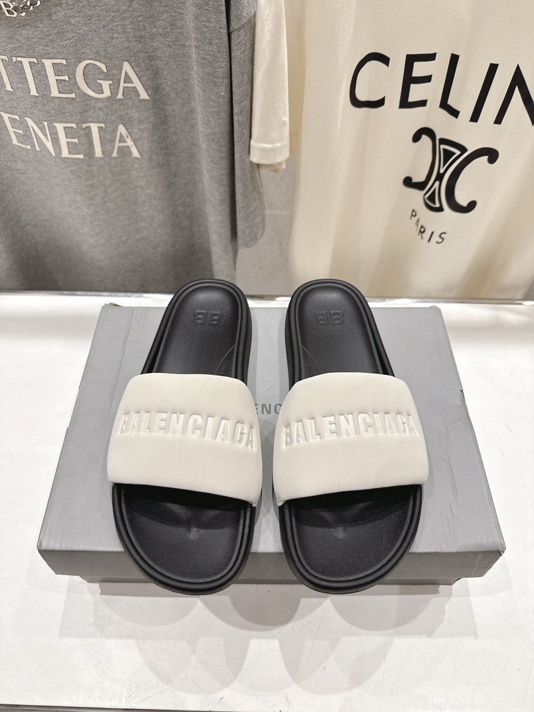高版本出厂 Balenciaga* 巴黎世家F036 2026ss夏季新款平底沙滩拖鞋～高级感满满当当！