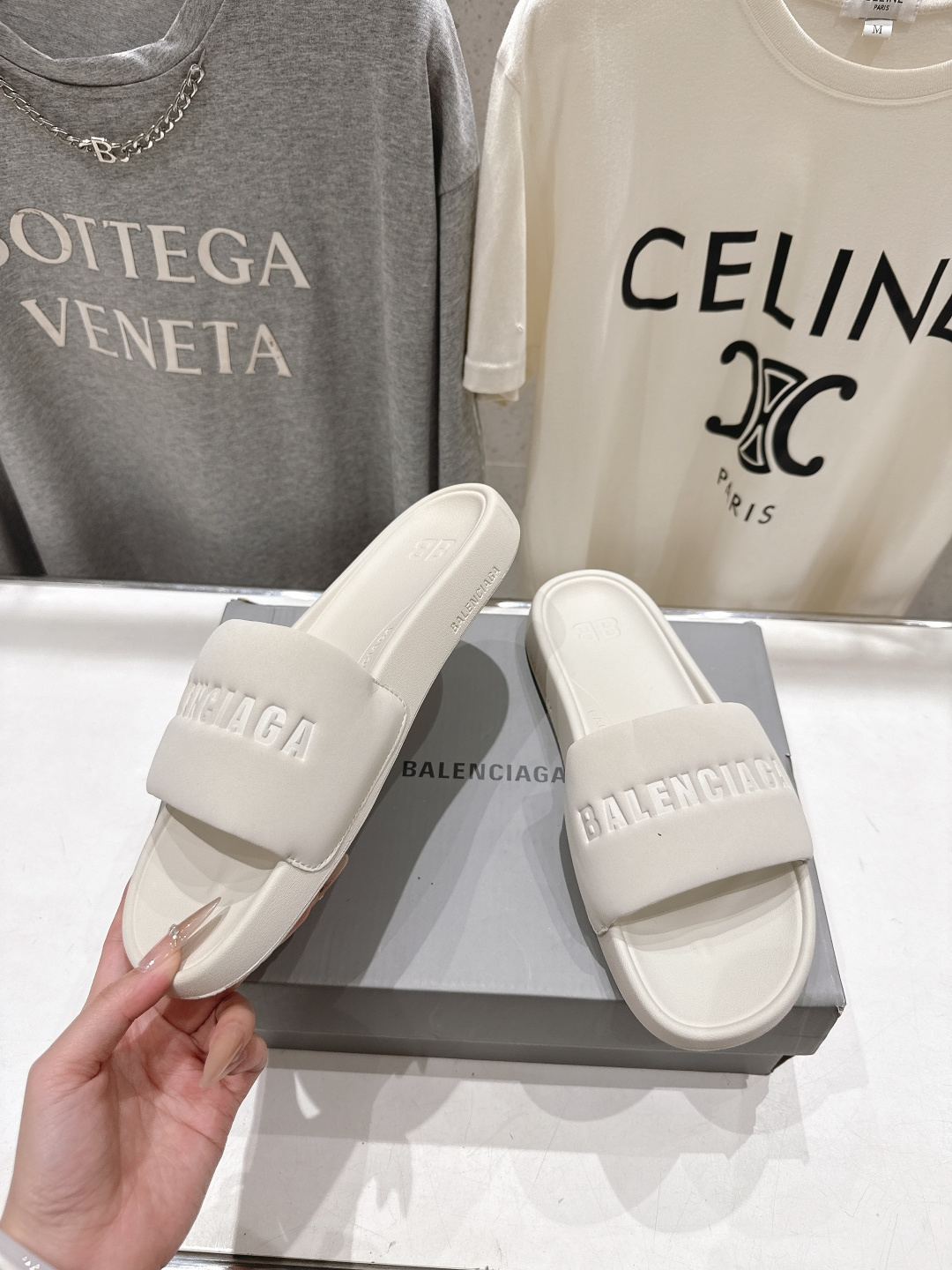 高版本出厂 Balenciaga* 巴黎世家F036 2026ss夏季新款平底沙滩拖鞋～高级感满满当当！