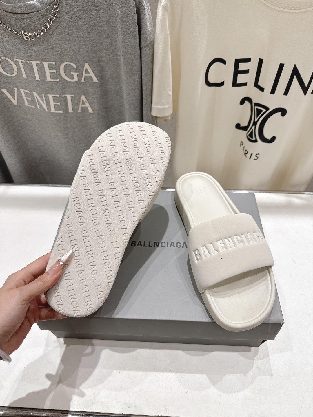 高版本出厂 Balenciaga* 巴黎世家F036 2026ss夏季新款平底沙滩拖鞋～高级感满满当当！