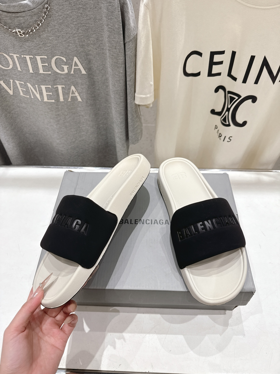高版本出厂 Balenciaga* 巴黎世家F036 2026ss夏季新款平底沙滩拖鞋～高级感满满当当！