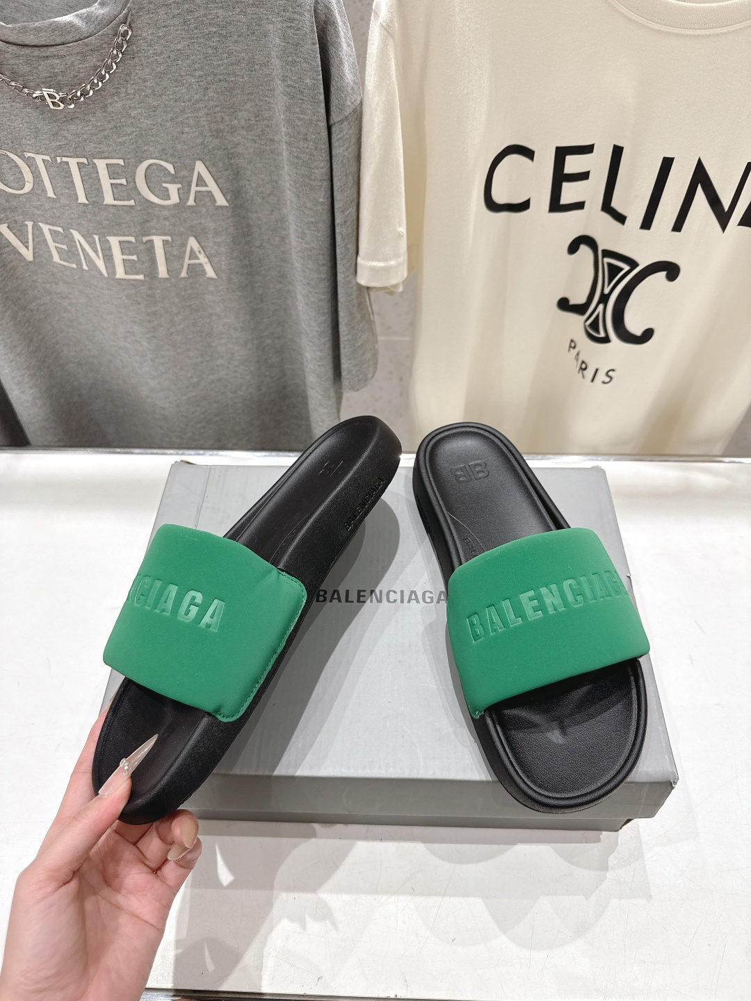 高版本出厂 Balenciaga* 巴黎世家F036 2026ss夏季新款平底沙滩拖鞋～高级感满满当当！