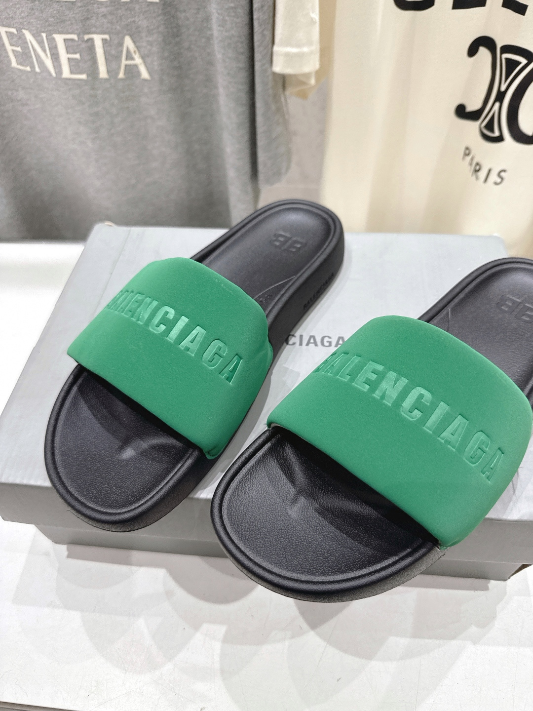 高版本出厂 Balenciaga* 巴黎世家F036 2026ss夏季新款平底沙滩拖鞋～高级感满满当当！