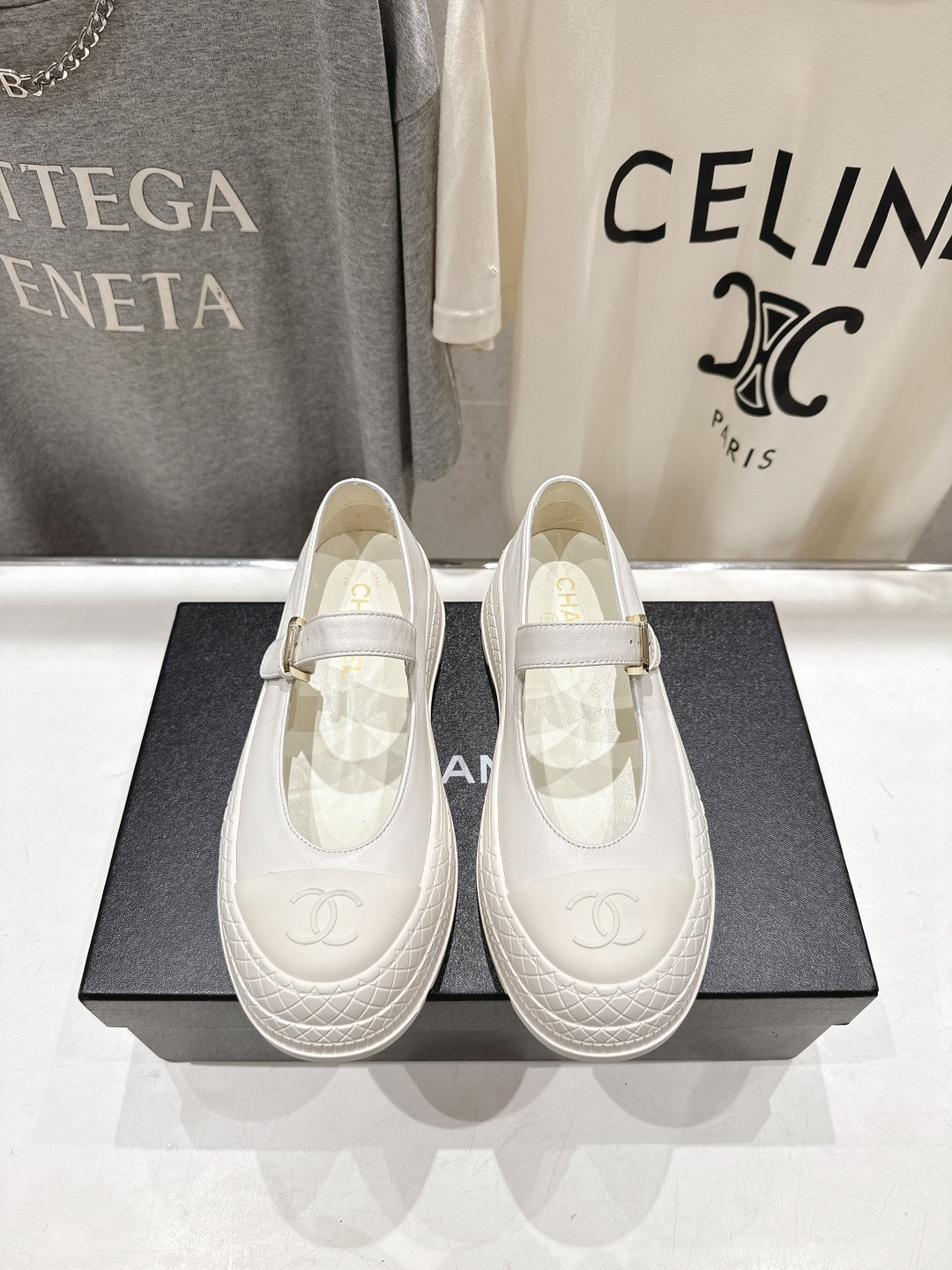 NO:747354,High version CHANEL* Chanel F022-Xiaoxiang 2026ss spring and summer new round-toe thick-soled Mary Jane shoes with exquisite last, the main model of Milan catwalk, classic fashion and versatile series!  It looks super good on the feet, playful and high-end!  It’s worth grouping up with sisters to get the same style!  Imported calfskin upper, imported sheepskin lining, outsole, original molded non-slip outsole, size 35-39 (40 customized, non-refundable), Mary Jane, chanel, chanel, mary jane, cowhide, sheepskin19860909高版本  CHANEL*香奈儿F022-小香2026ss春夏新款圆头厚底玛丽珍单鞋 鞋楦精美,米兰走秀主推款, 经典时尚百搭系列！上脚超级好看,俏皮又高级！值得姐妹组团get同款！ 鞋面进口小牛皮 内里进口羊皮 大底原版开模防滑大底 码数35-39（40定做不退换）,玛丽珍,chanel,chanel,mary jane,cowhide,sheepskin,Women's Shoes