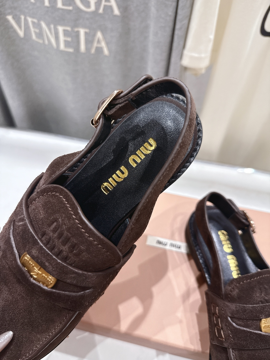 高版本出厂 MiuMiu/缪缪F049 2026ss春夏新款·幸运钱币系列后空半包乐福鞋凉鞋各路明星、小