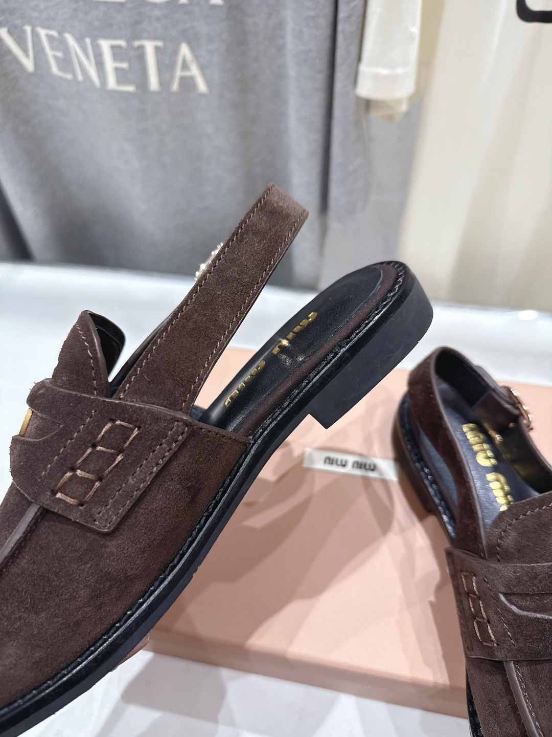 高版本出厂 MiuMiu/缪缪F049 2026ss春夏新款·幸运钱币系列后空半包乐福鞋凉鞋各路明星、小