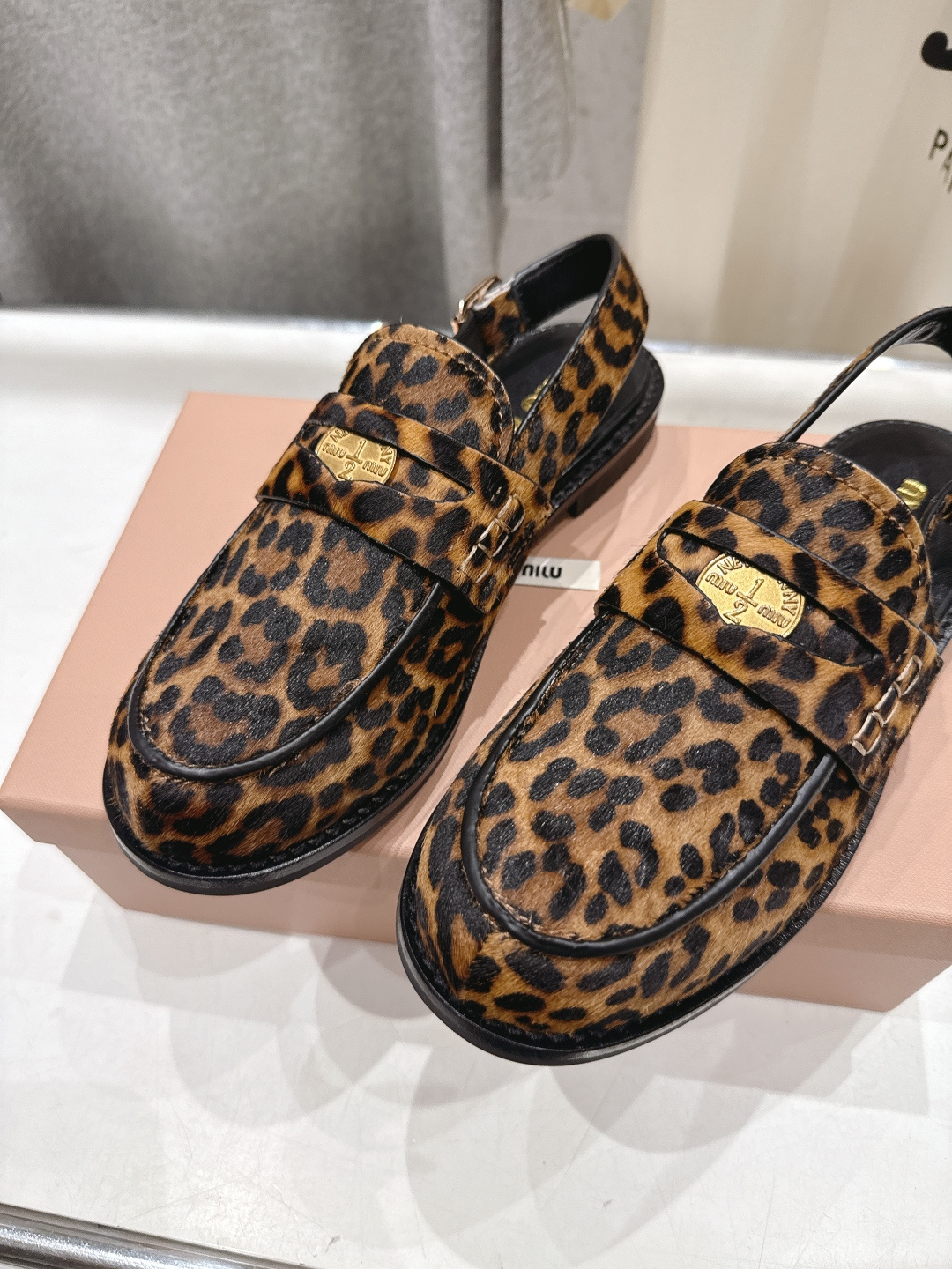 高版本出厂 MiuMiu/缪缪F049 2026ss春夏新款·幸运钱币系列后空半包乐福鞋凉鞋各路明星、小