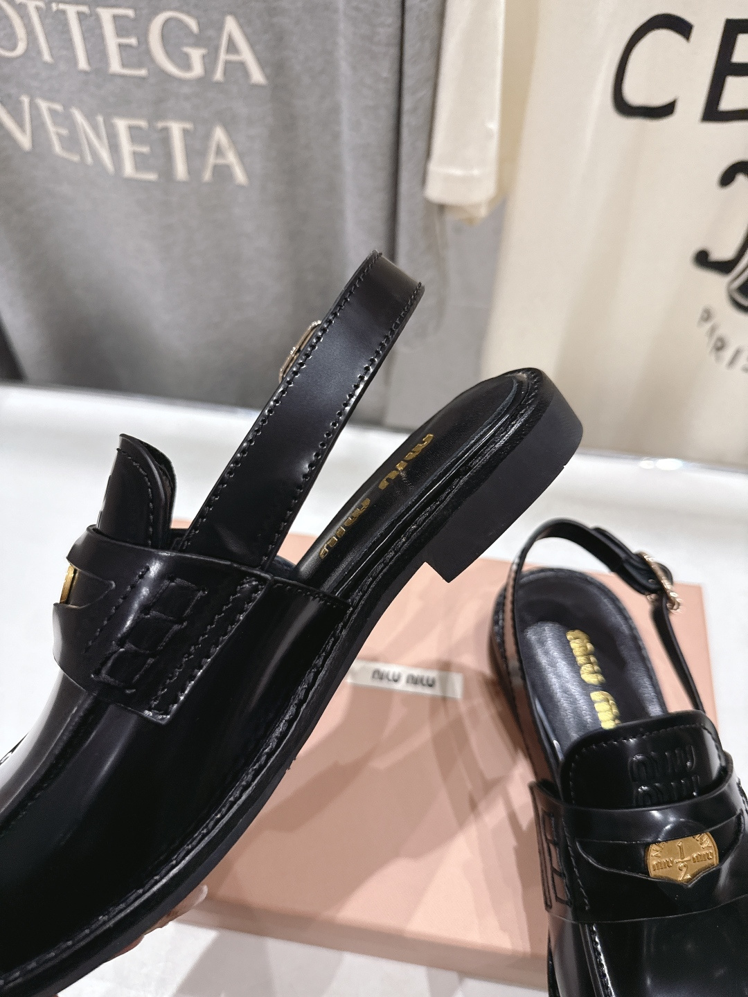 高版本出厂 MiuMiu/缪缪F049 2026ss春夏新款·幸运钱币系列后空半包乐福鞋凉鞋各路明星、小