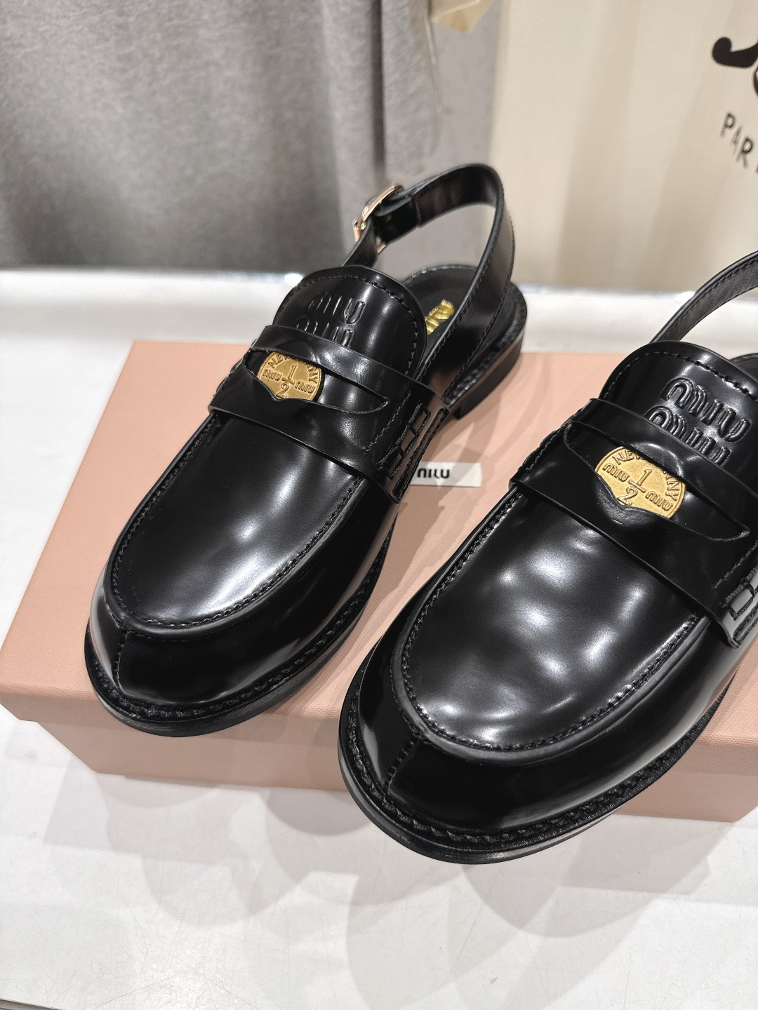 高版本出厂 MiuMiu/缪缪F049 2026ss春夏新款·幸运钱币系列后空半包乐福鞋凉鞋各路明星、小