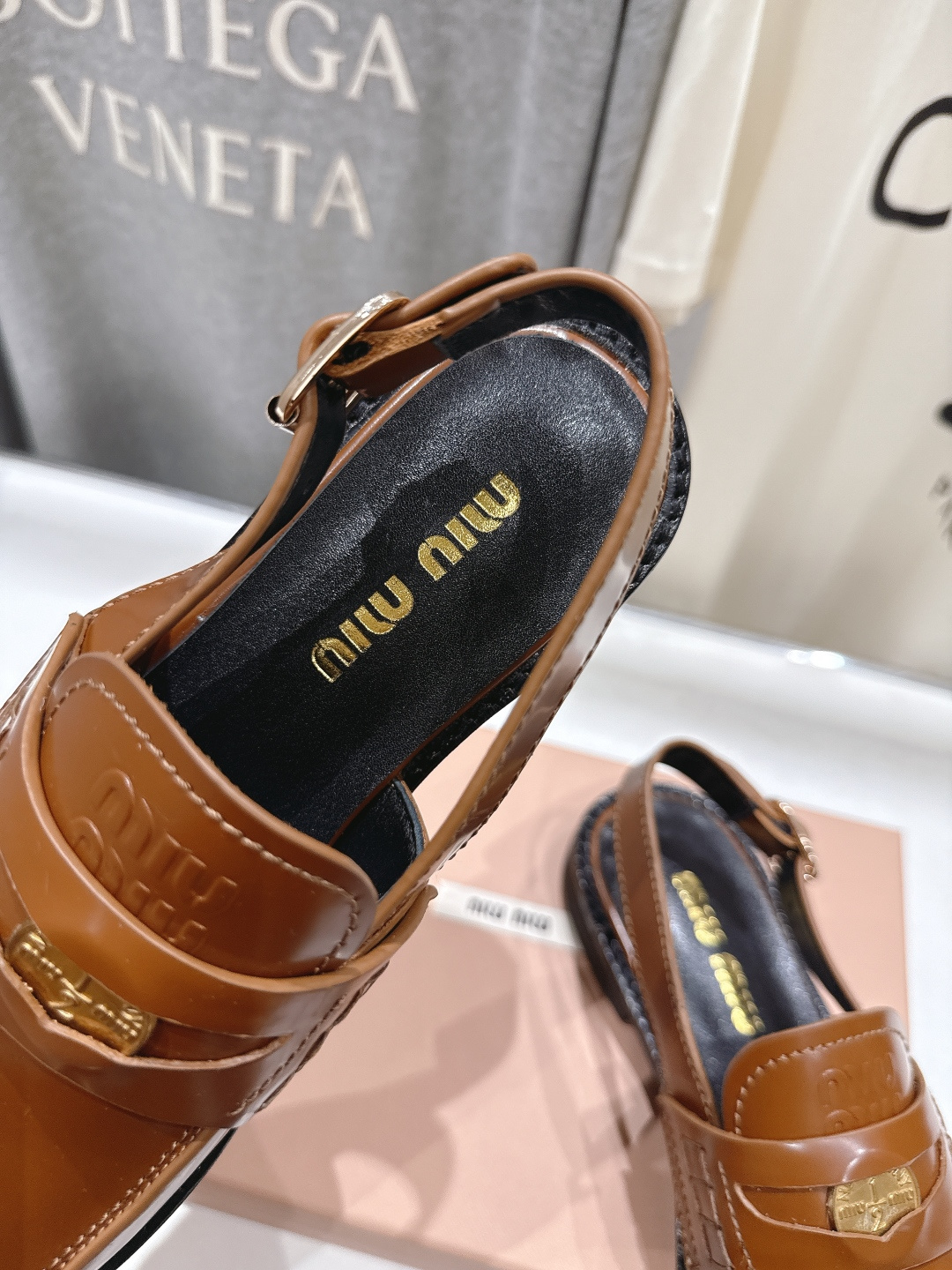 高版本出厂 MiuMiu/缪缪F049 2026ss春夏新款·幸运钱币系列后空半包乐福鞋凉鞋各路明星、小