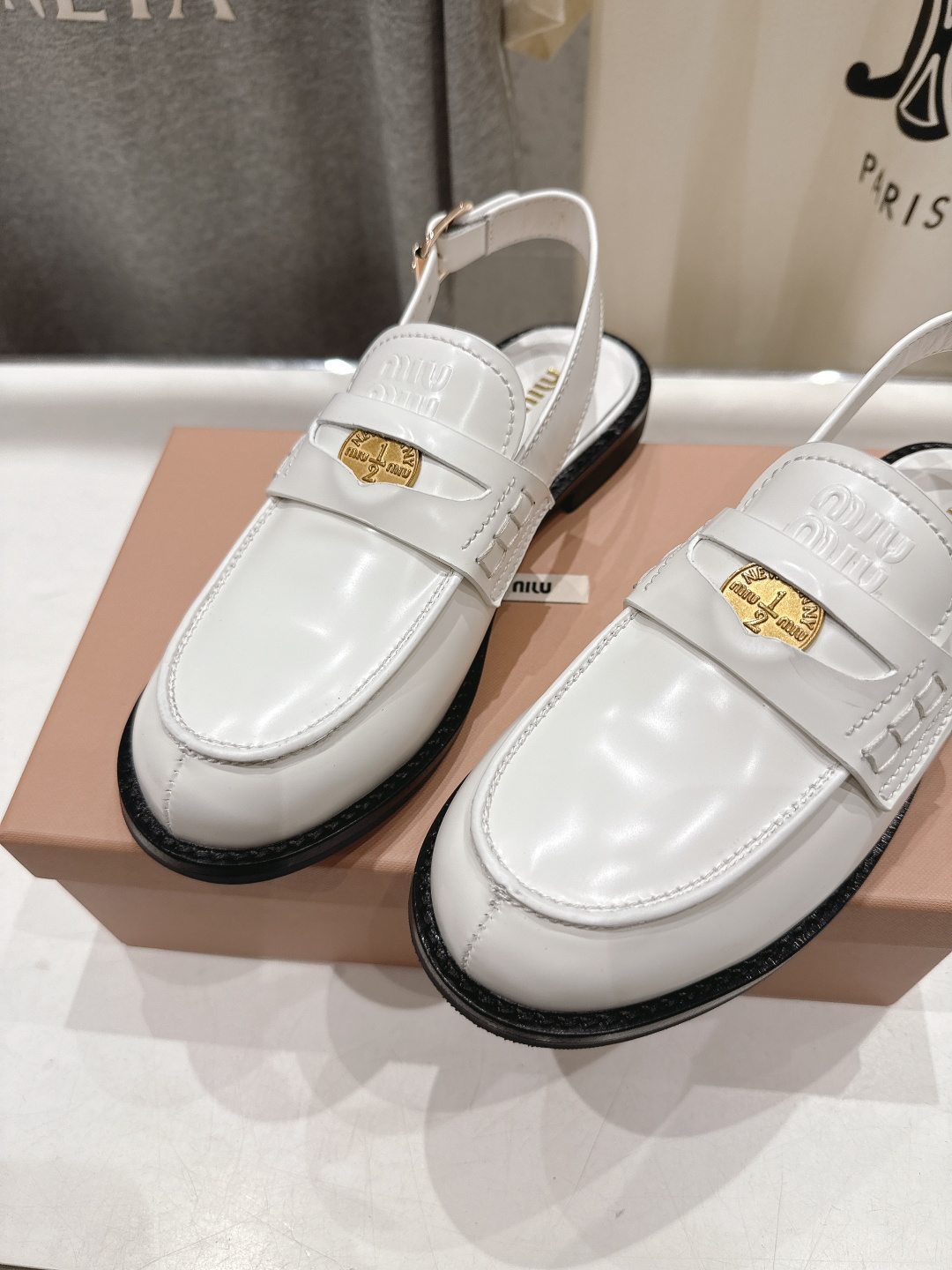 高版本出厂 MiuMiu/缪缪F049 2026ss春夏新款·幸运钱币系列后空半包乐福鞋凉鞋各路明星、小