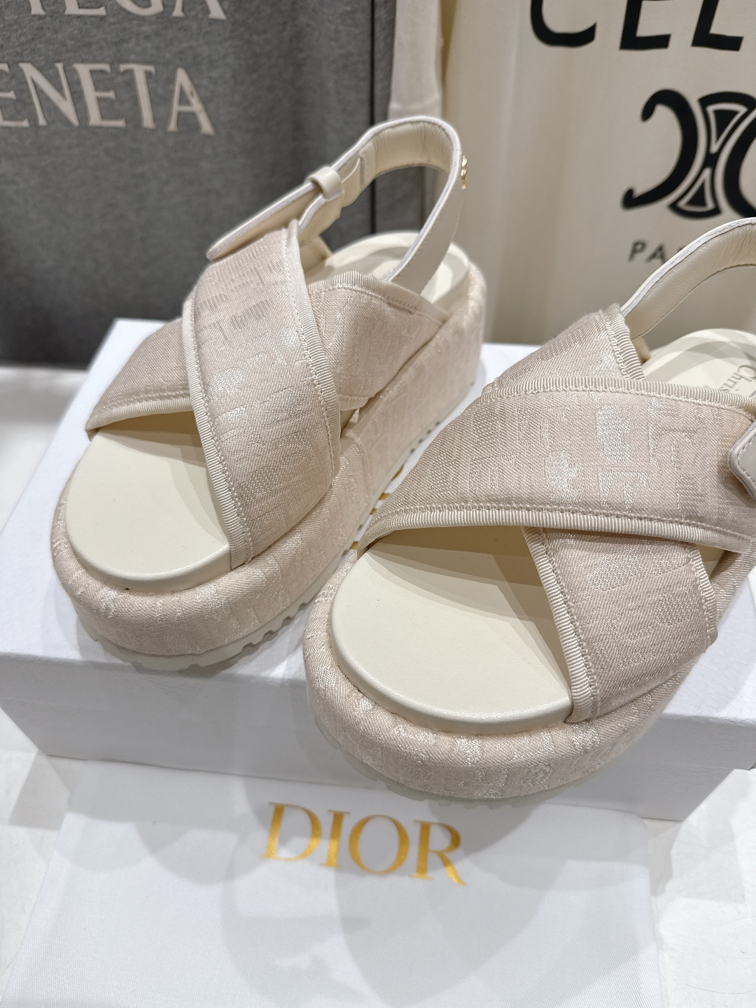 高版本出厂 【高品质】Dior*迪奥F019 D家2026ss春夏新款厚底防水台沙滩凉鞋～经典版型 搭配