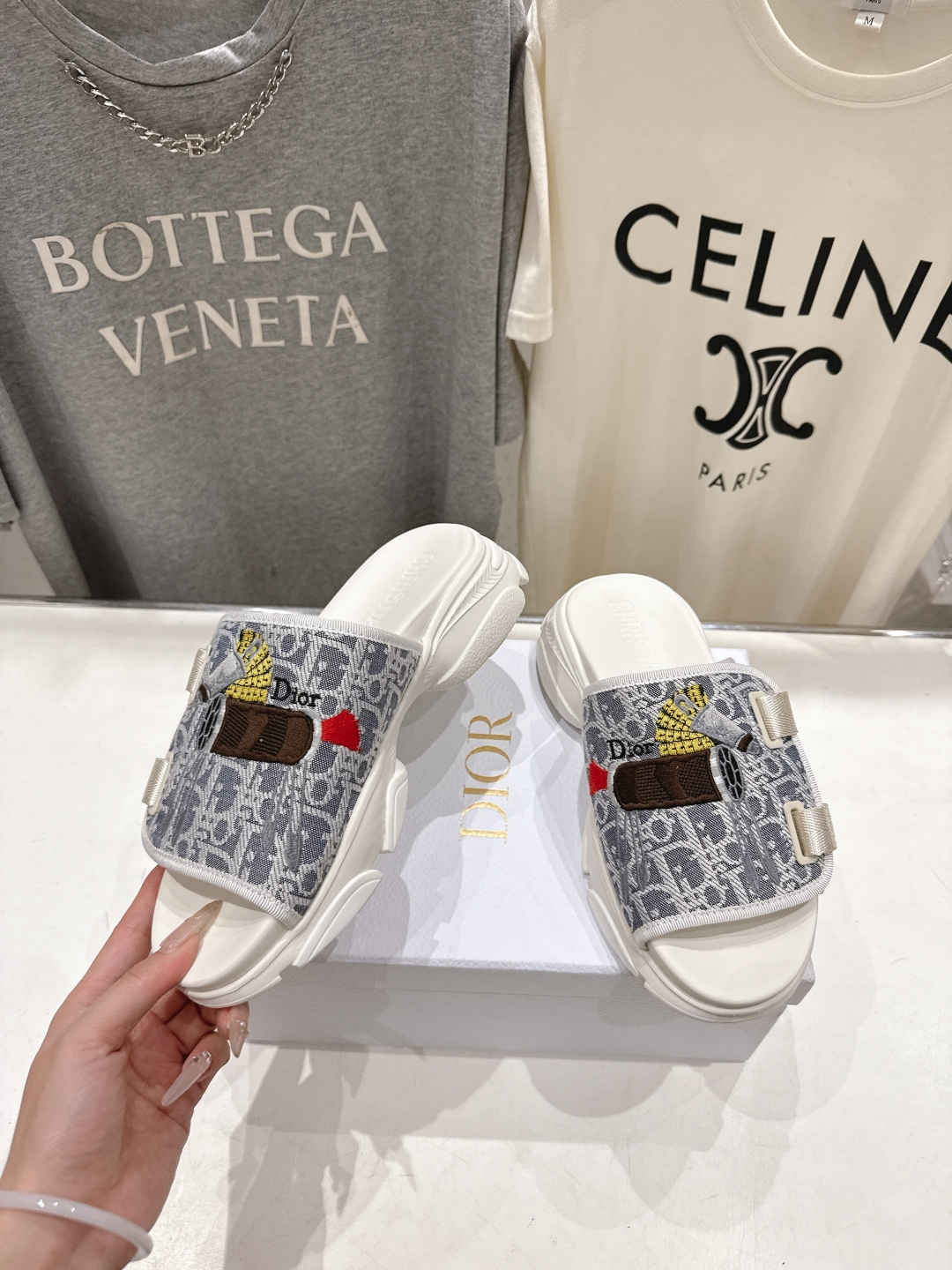 高版本出厂 【高品质】Dior*迪奥D家F019 2026ss夏季新款厚底魔术贴沙滩拖鞋～经典版型 搭配