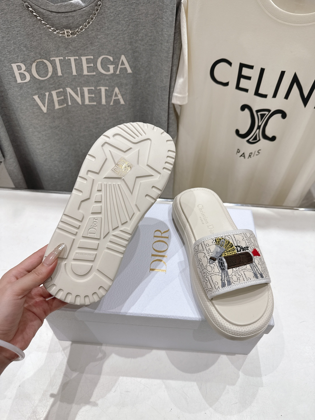 高版本出厂 【高品质】Dior*迪奥D家F019 2026ss夏季新款厚底沙滩拖鞋～经典版型 搭配贴合脚