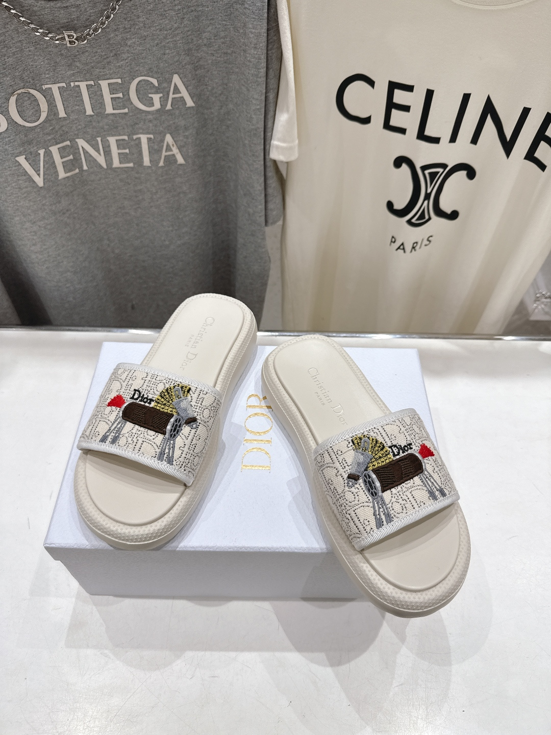 高版本出厂 【高品质】Dior*迪奥D家F019 2026ss夏季新款厚底沙滩拖鞋～经典版型 搭配贴合脚