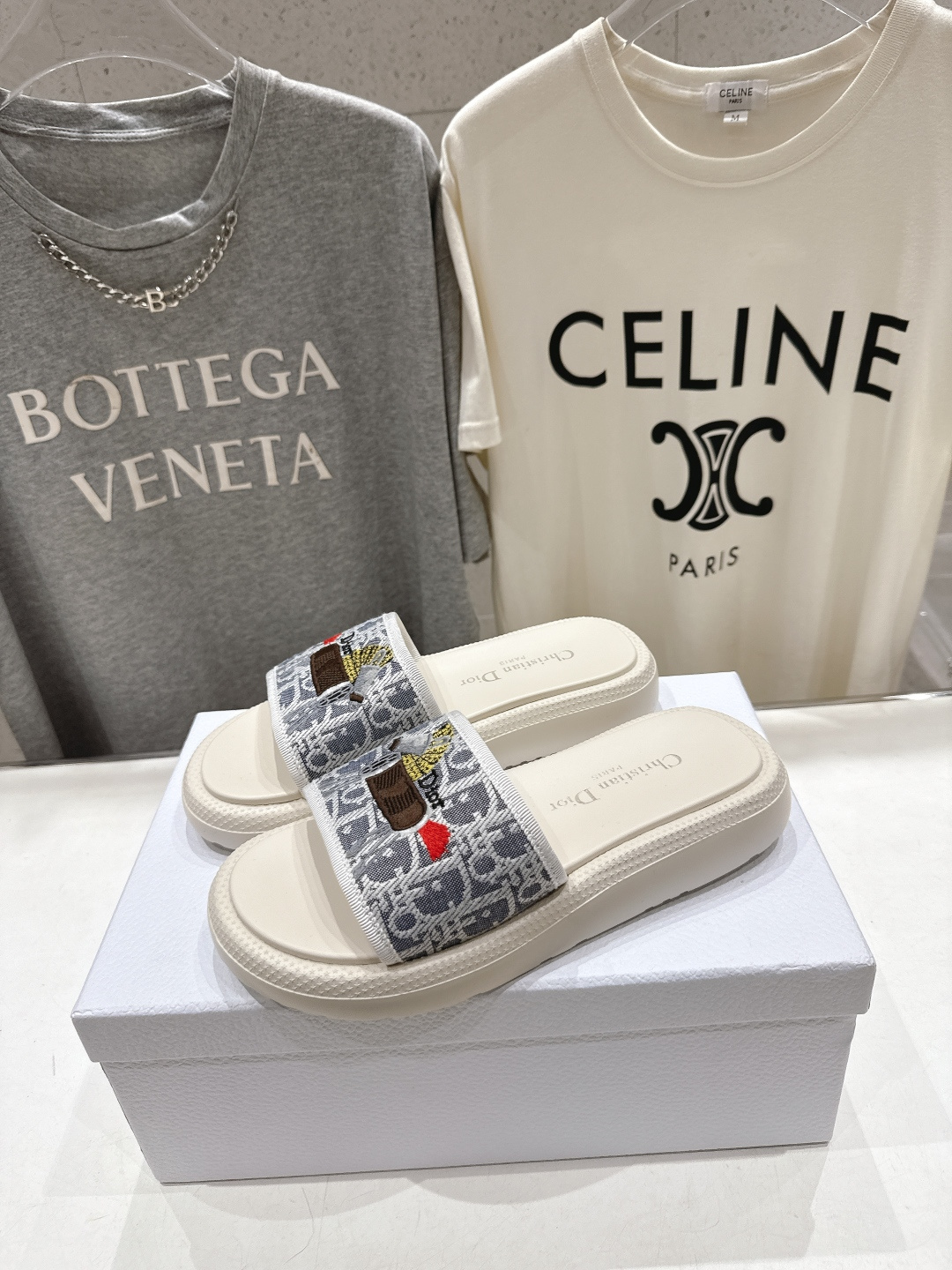 高版本出厂 【高品质】Dior*迪奥D家F019 2026ss夏季新款厚底沙滩拖鞋～经典版型 搭配贴合脚