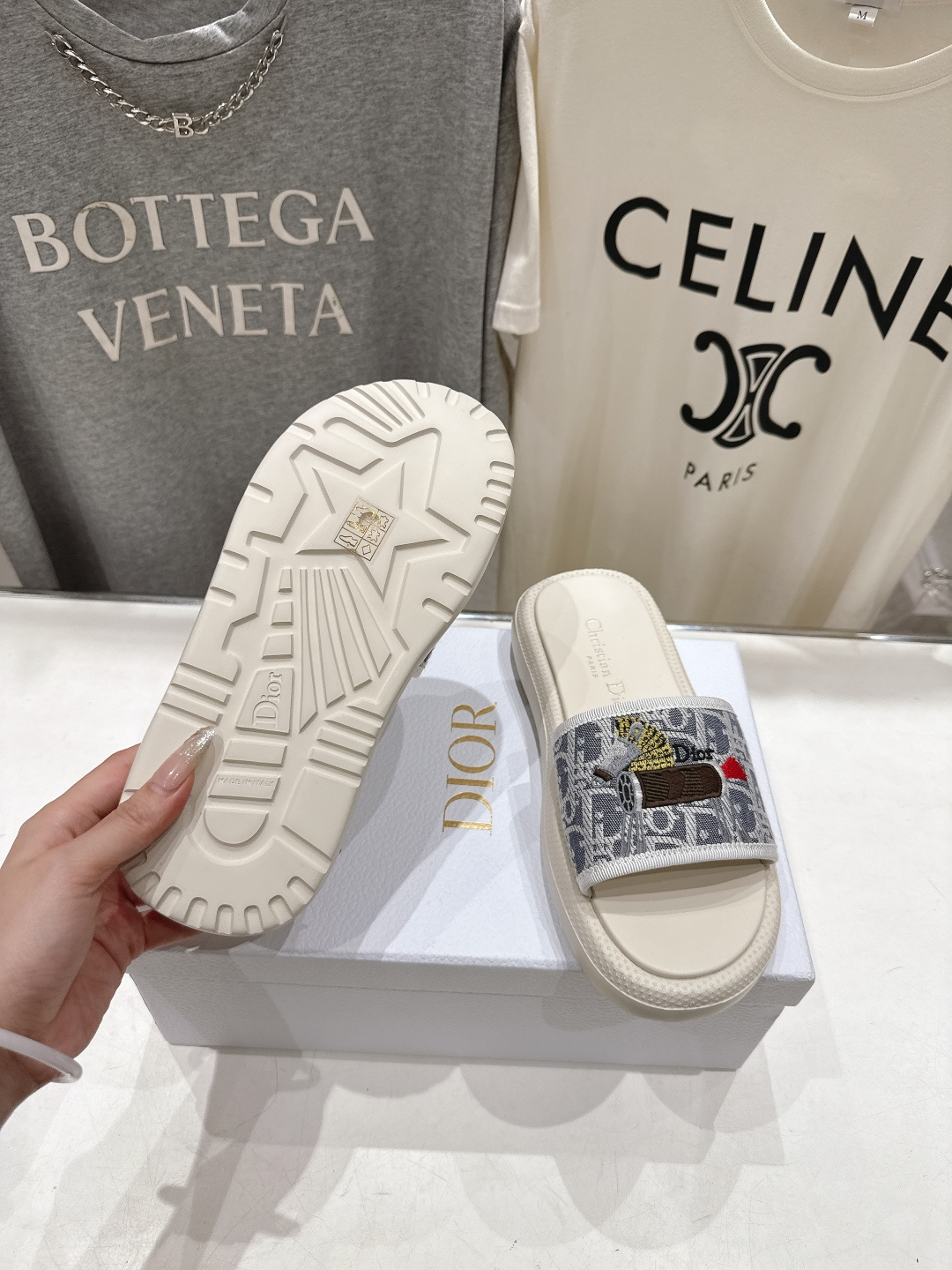 高版本出厂 【高品质】Dior*迪奥D家F019 2026ss夏季新款厚底沙滩拖鞋～经典版型 搭配贴合脚