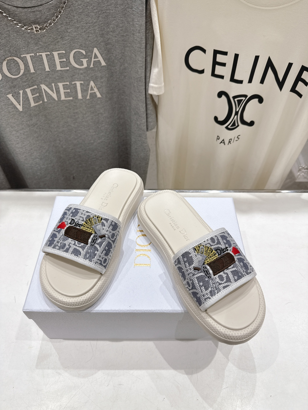 高版本出厂 【高品质】Dior*迪奥D家F019 2026ss夏季新款厚底沙滩拖鞋～经典版型 搭配贴合脚