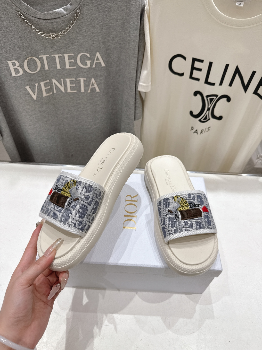 高版本出厂 【高品质】Dior*迪奥D家F019 2026ss夏季新款厚底沙滩拖鞋～经典版型 搭配贴合脚