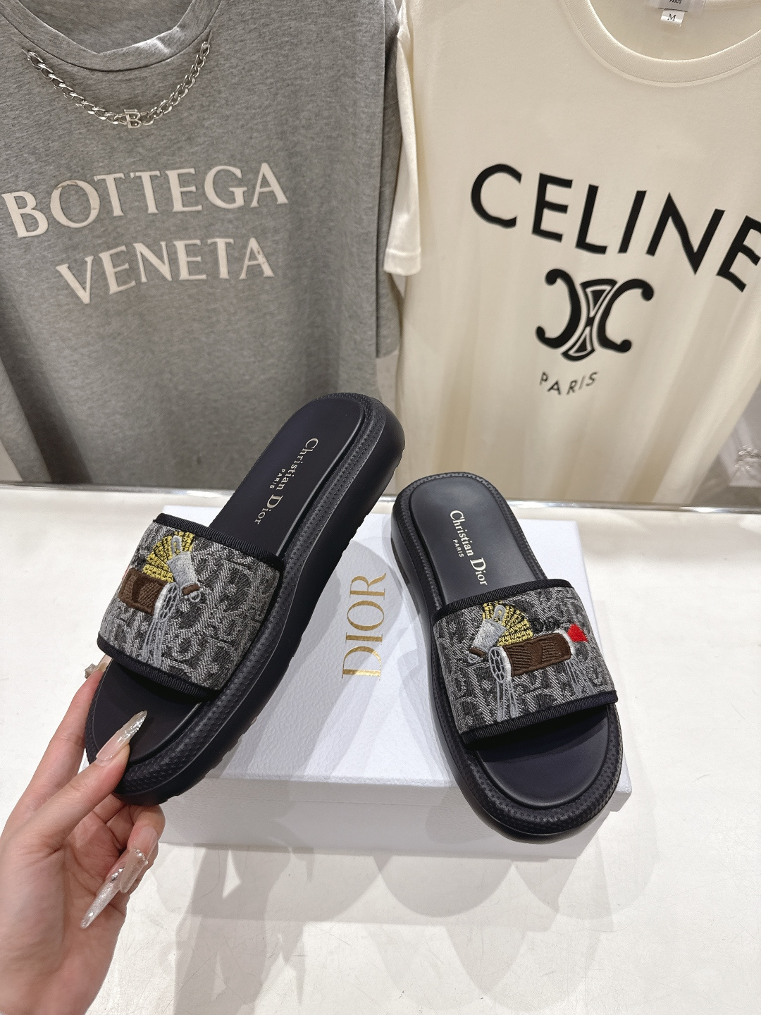 高版本出厂 【高品质】Dior*迪奥D家F019 2026ss夏季新款厚底沙滩拖鞋～经典版型 搭配贴合脚