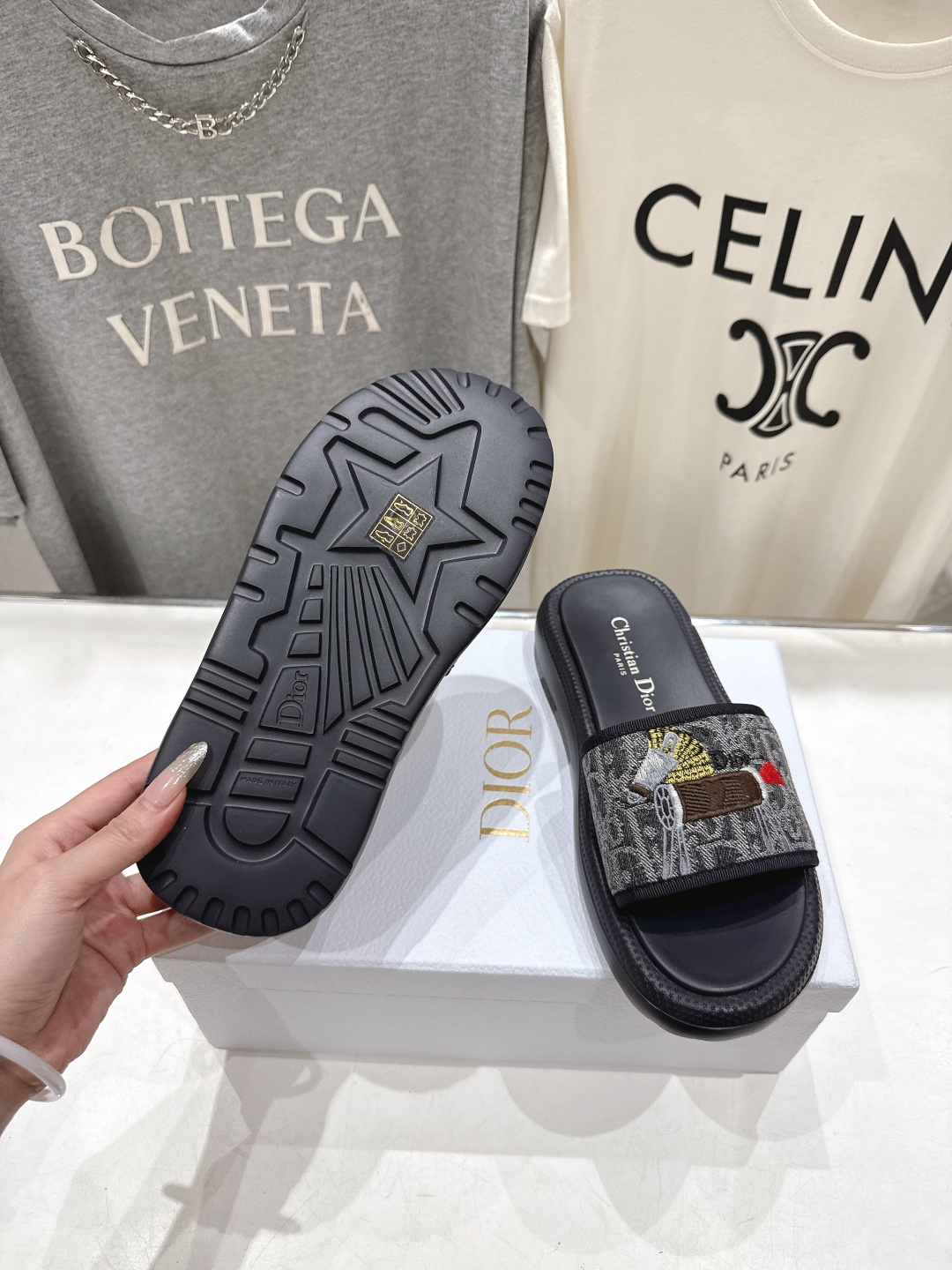 高版本出厂 【高品质】Dior*迪奥D家F019 2026ss夏季新款厚底沙滩拖鞋～经典版型 搭配贴合脚