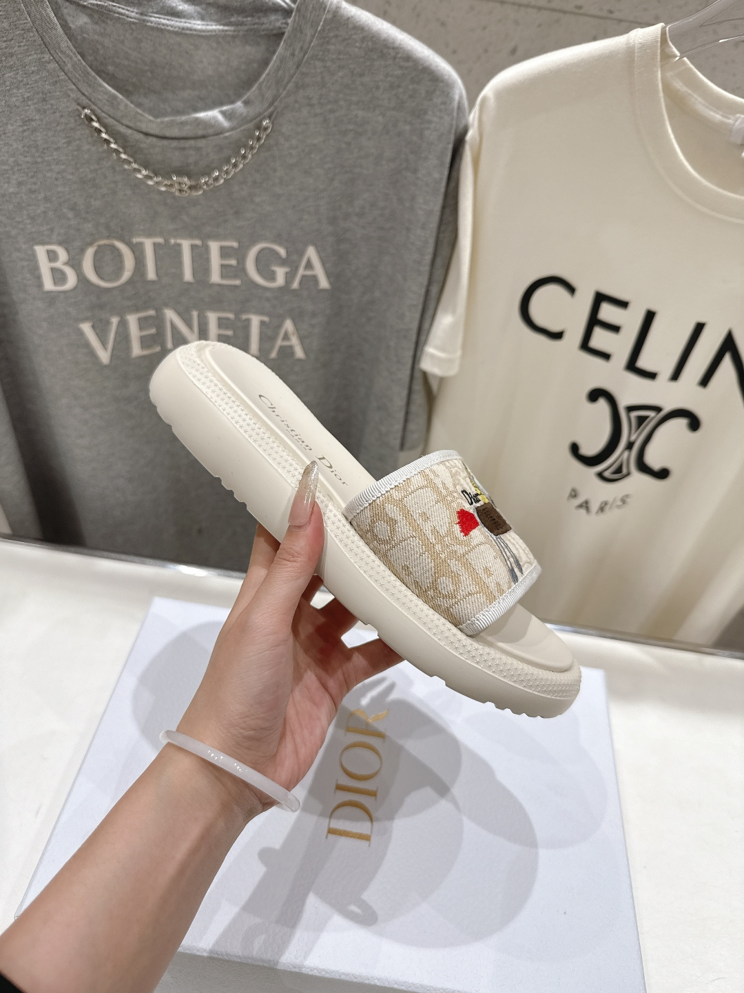 高版本出厂 【高品质】Dior*迪奥D家F019 2026ss夏季新款厚底沙滩拖鞋～经典版型 搭配贴合脚