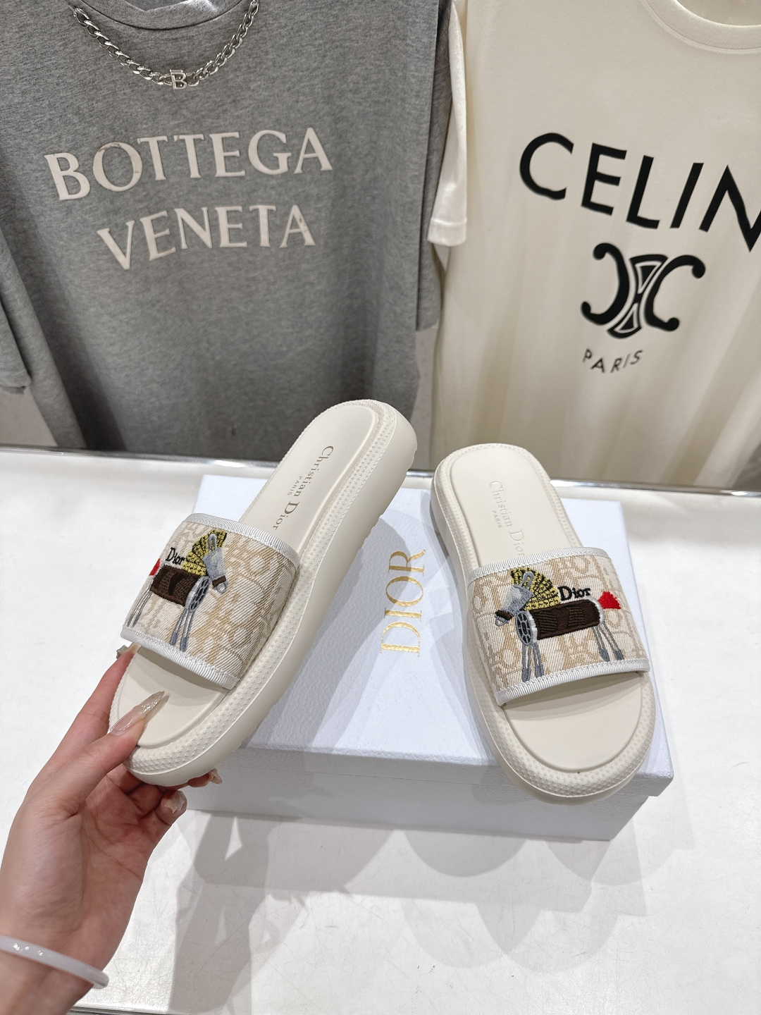 高版本出厂 【高品质】Dior*迪奥D家F019 2026ss夏季新款厚底沙滩拖鞋～经典版型 搭配贴合脚