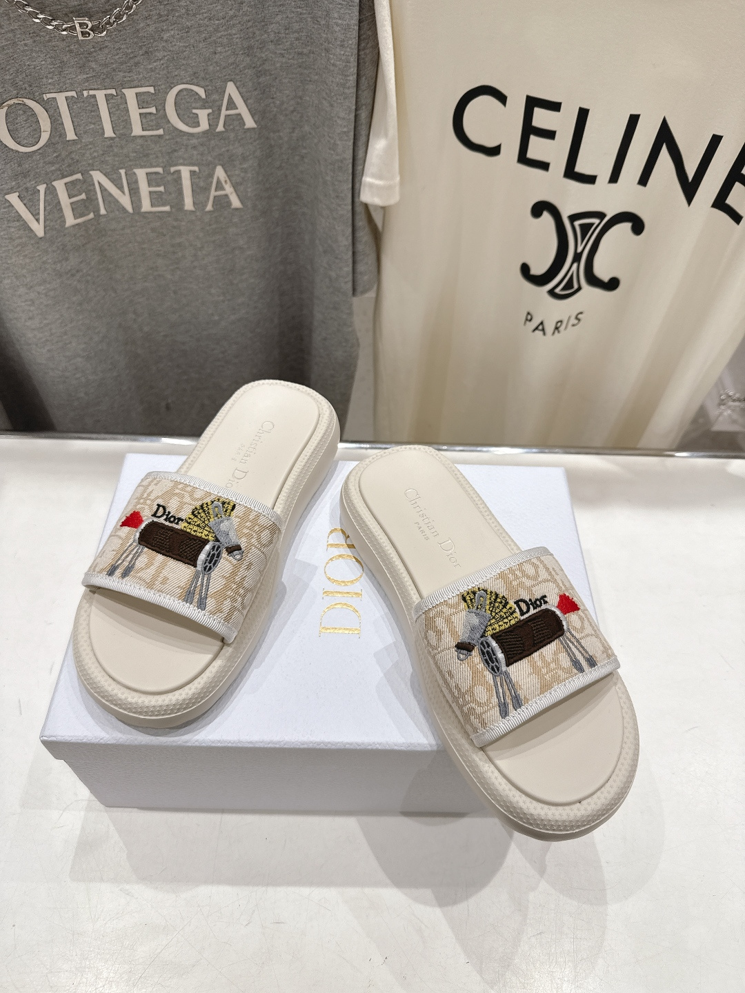 高版本出厂 【高品质】Dior*迪奥D家F019 2026ss夏季新款厚底沙滩拖鞋～经典版型 搭配贴合脚