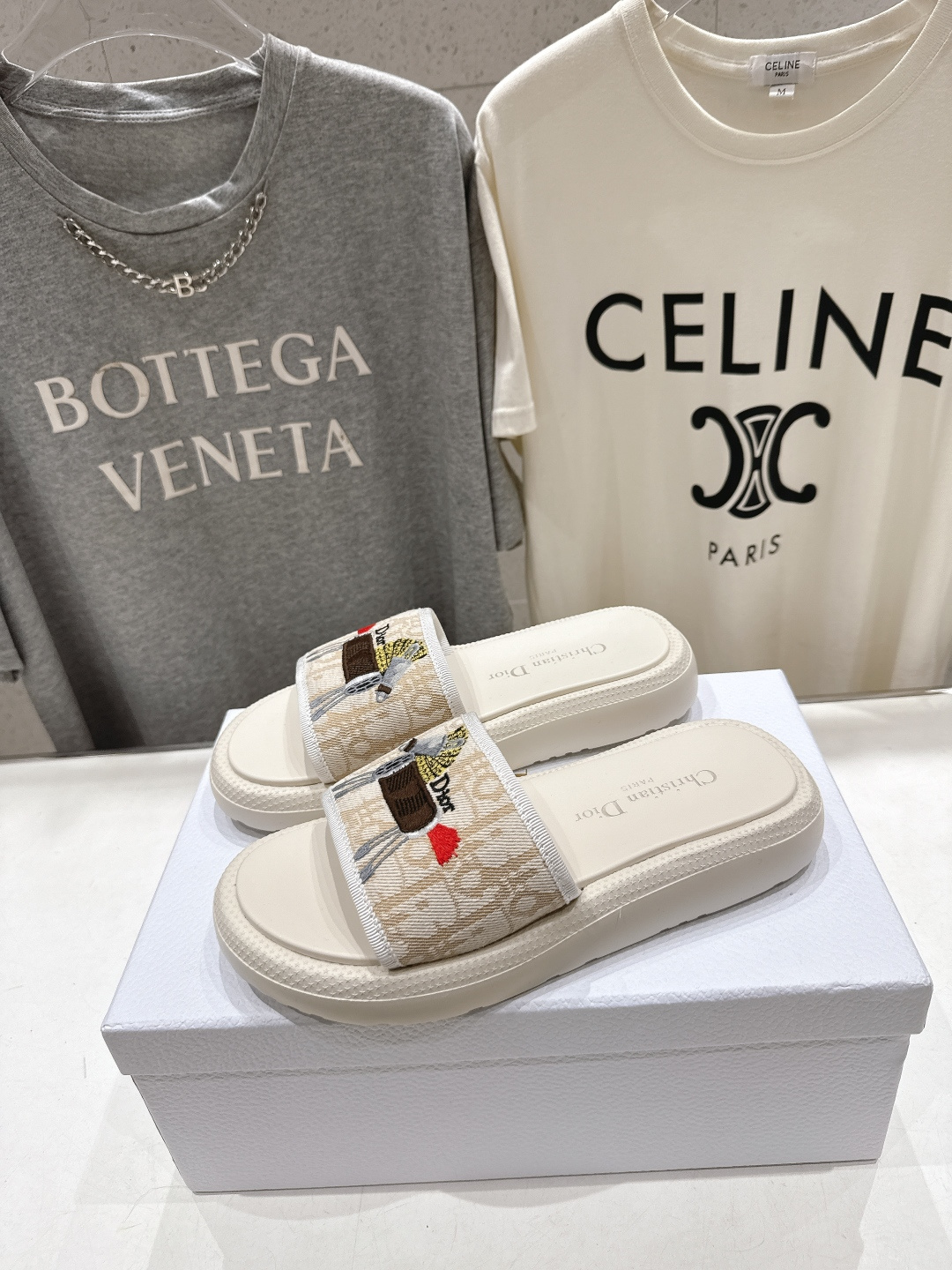 高版本出厂 【高品质】Dior*迪奥D家F019 2026ss夏季新款厚底沙滩拖鞋～经典版型 搭配贴合脚