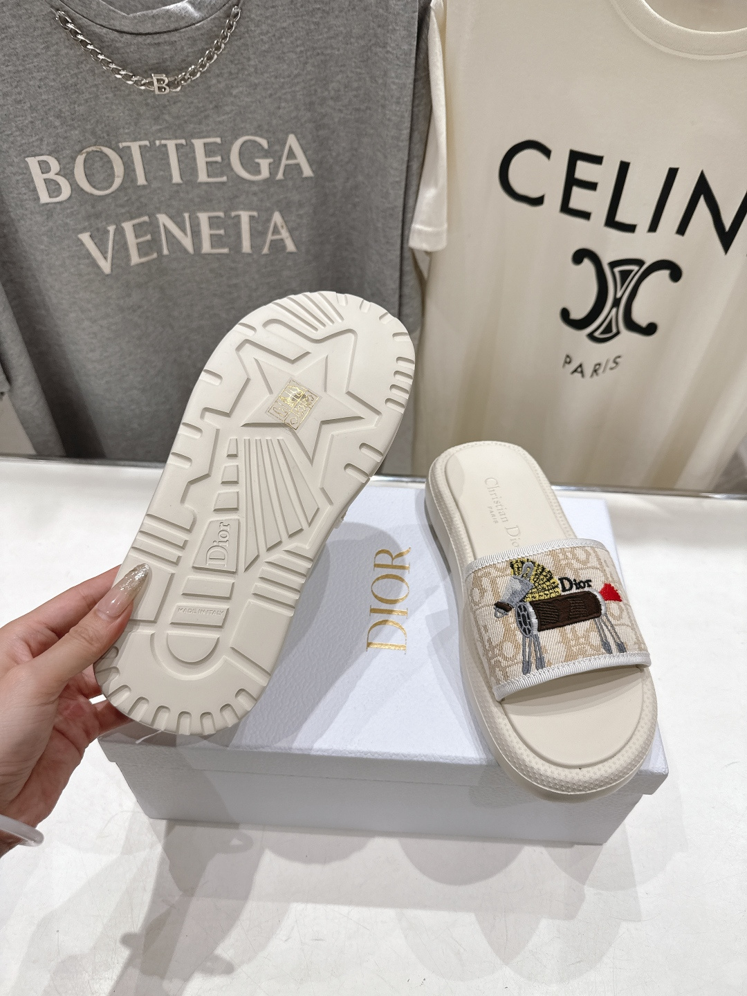 高版本出厂 【高品质】Dior*迪奥D家F019 2026ss夏季新款厚底沙滩拖鞋～经典版型 搭配贴合脚